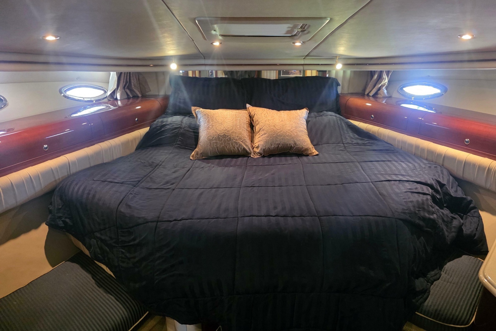2002 Sea Ray 560 Sedan Bridge