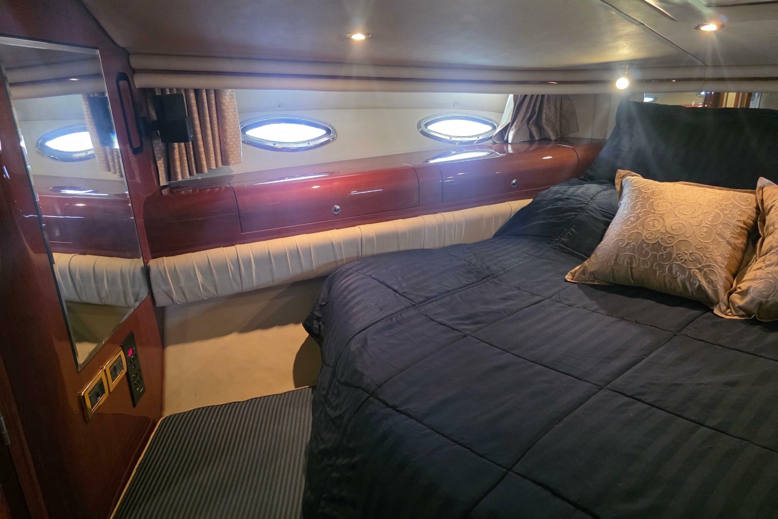 2002 Sea Ray 560 Sedan Bridge