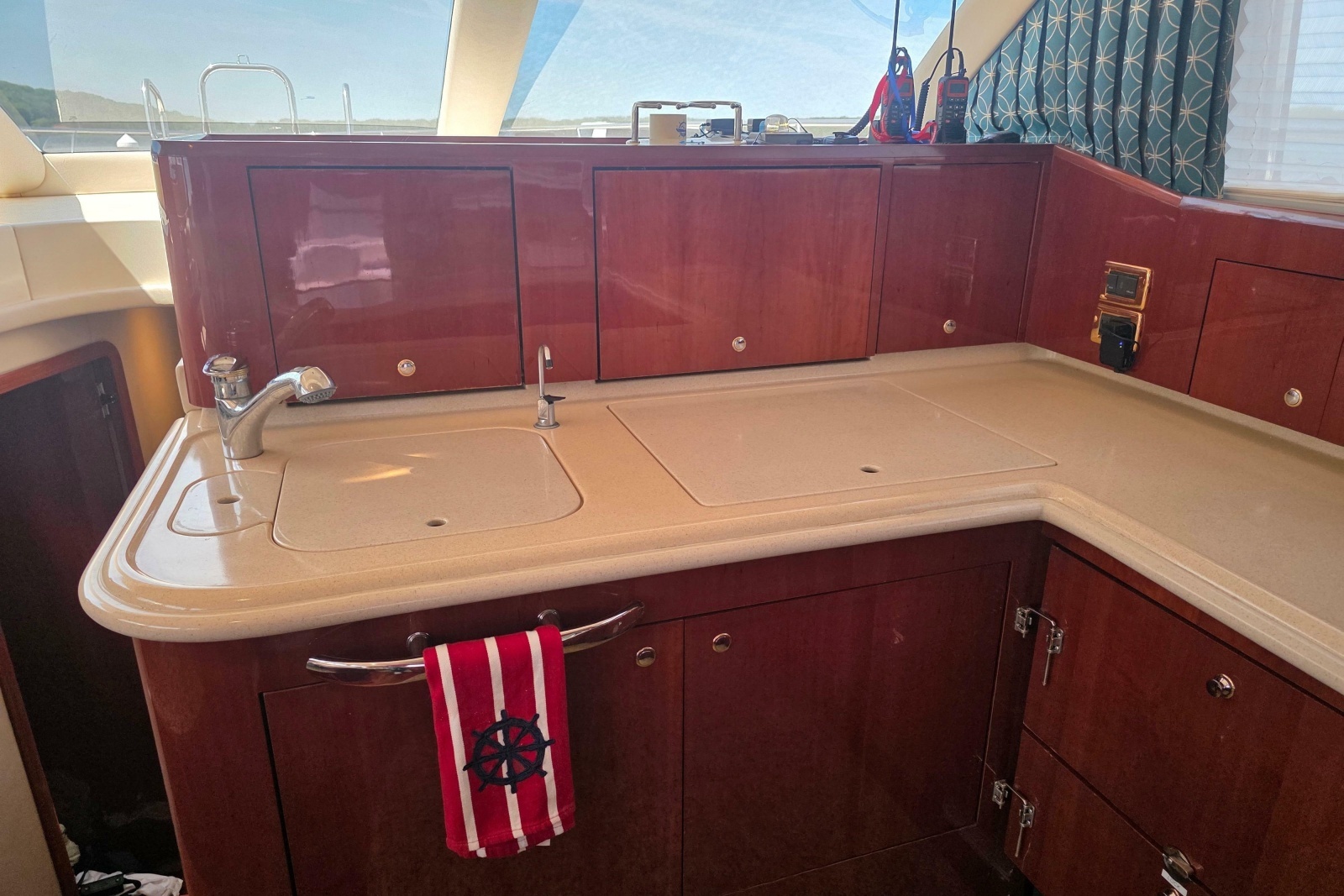 2002 Sea Ray 560 Sedan Bridge