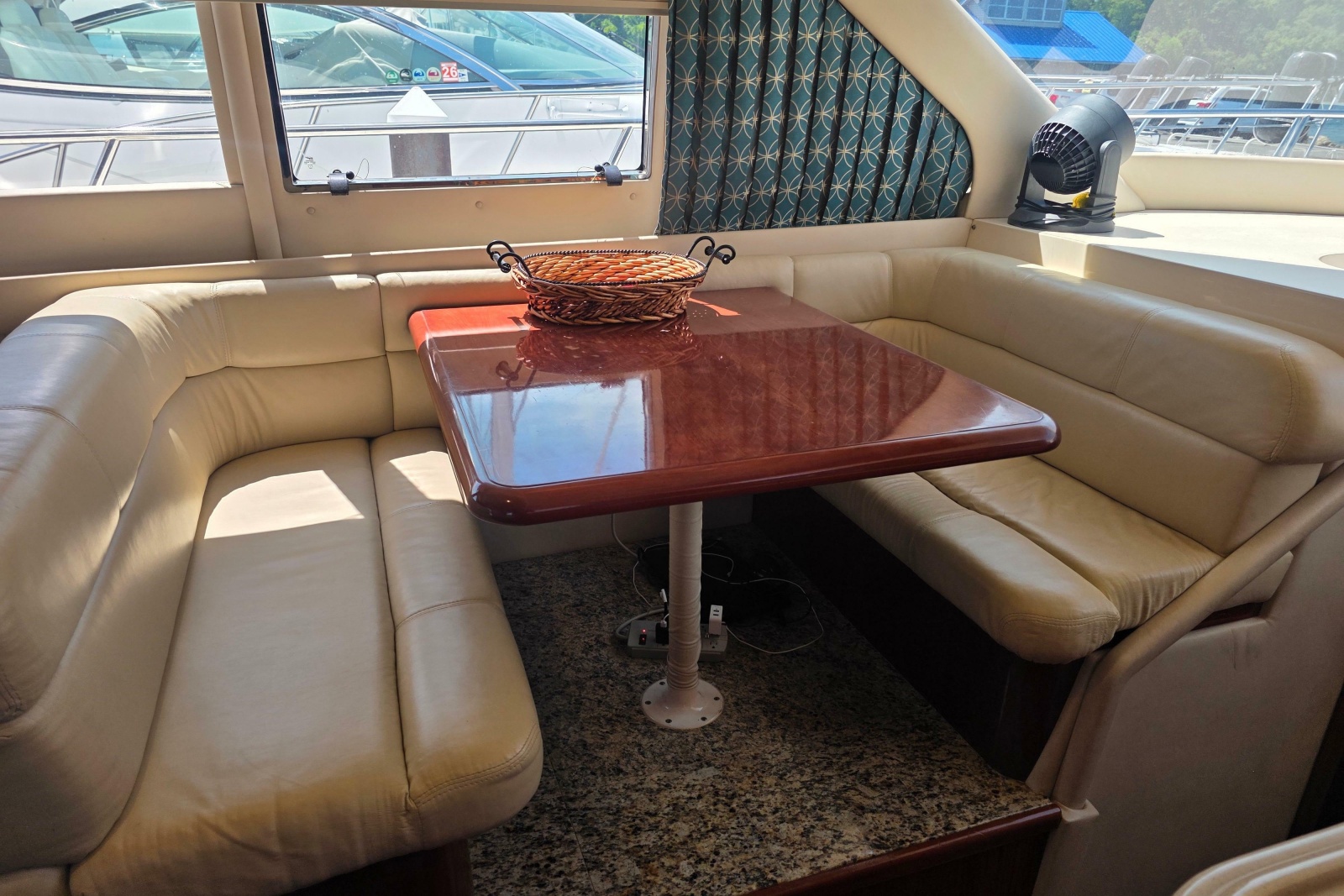2002 Sea Ray 560 Sedan Bridge