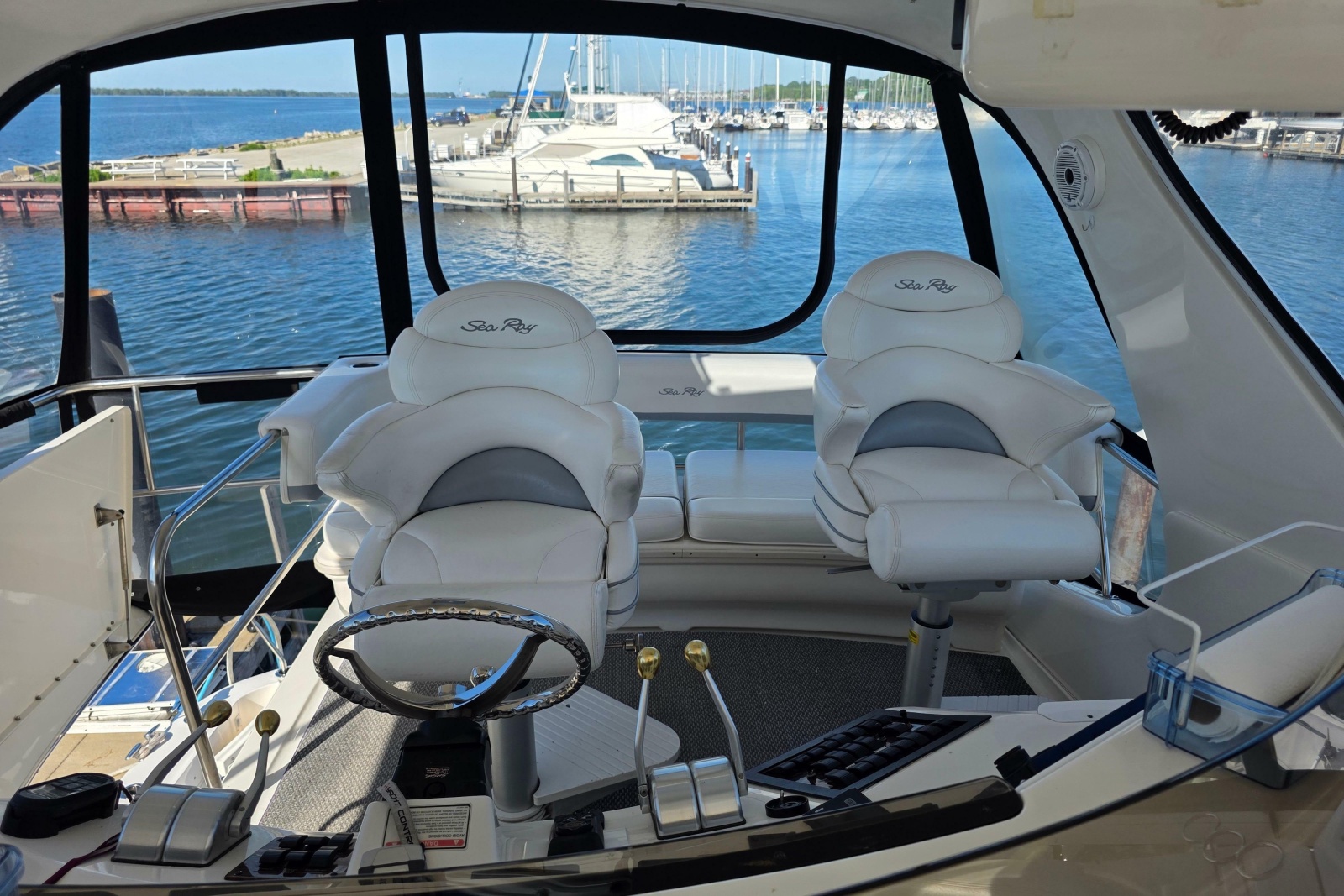 2002 Sea Ray 560 Sedan Bridge