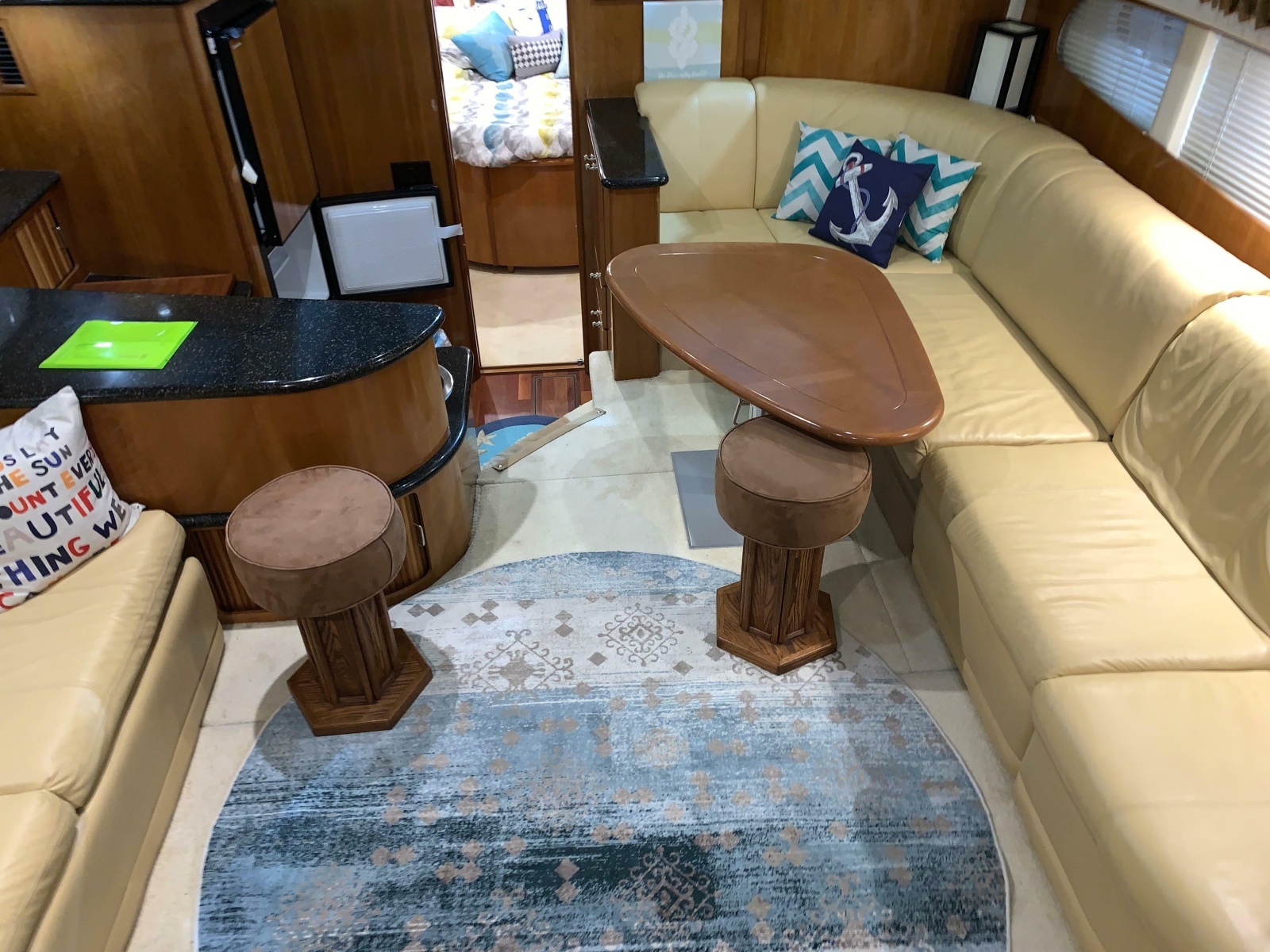 2001 Carver 396 Motor Yacht
