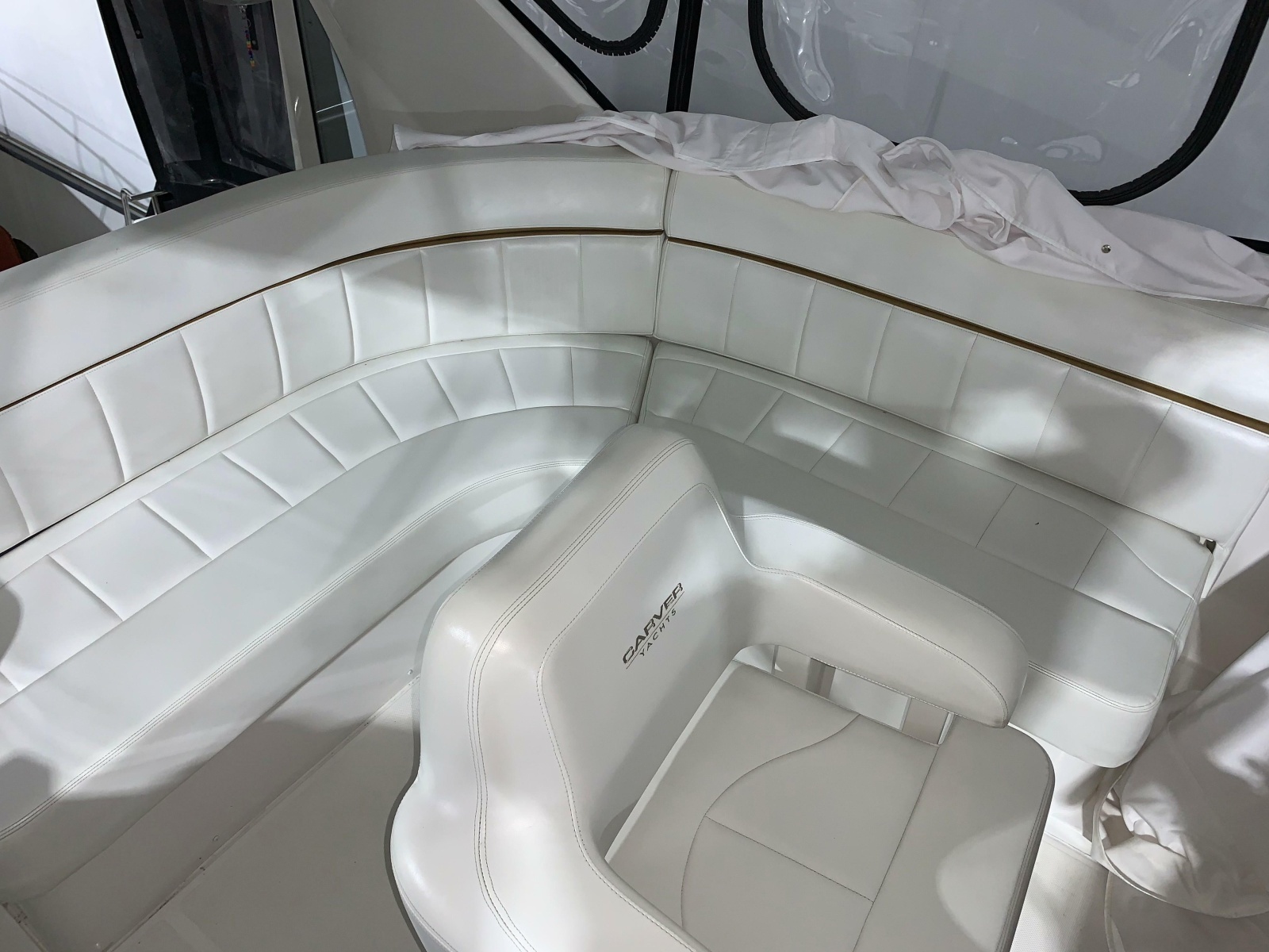 2001 Carver 396 Motor Yacht