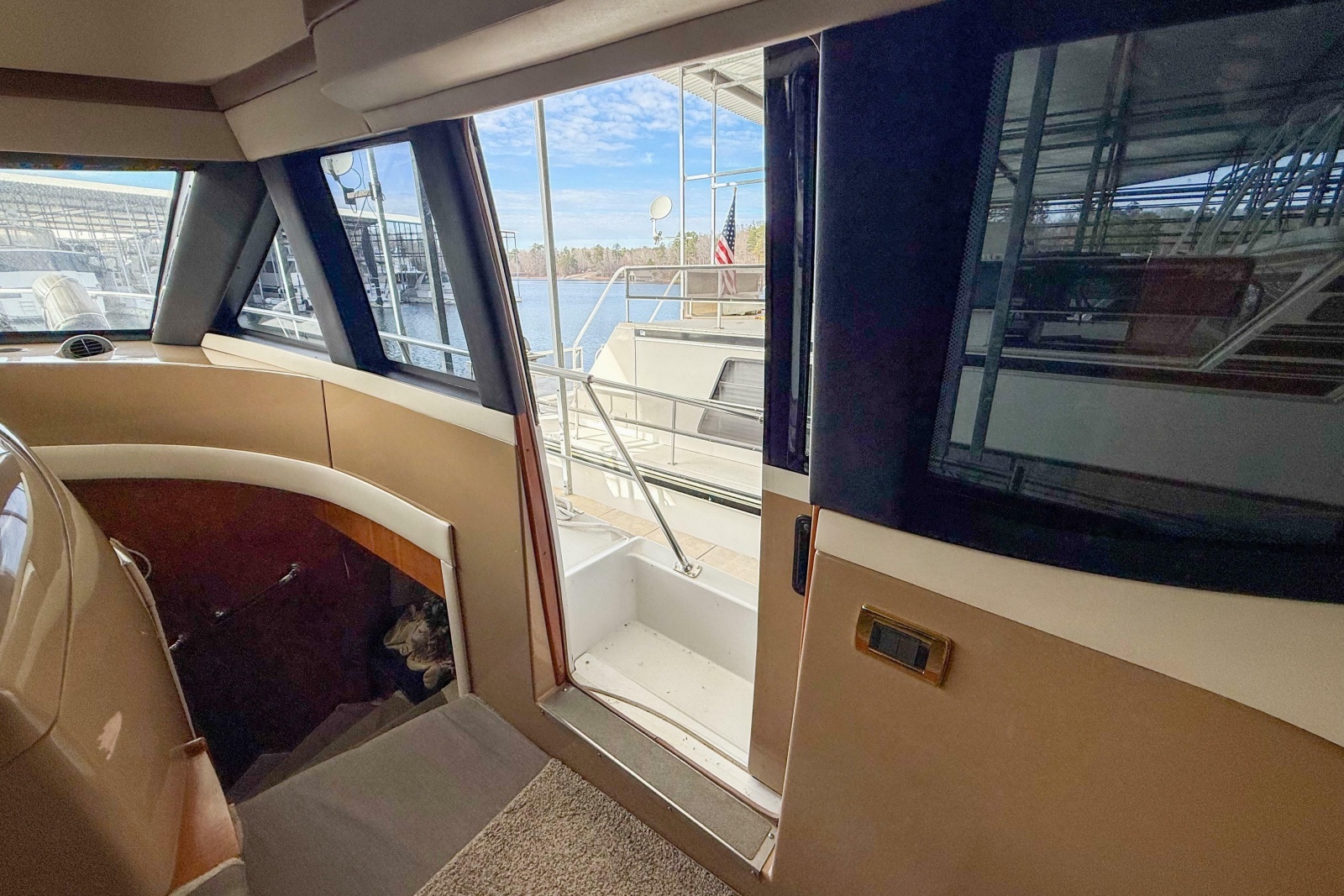 2001 Carver 570 Voyager Pilothouse