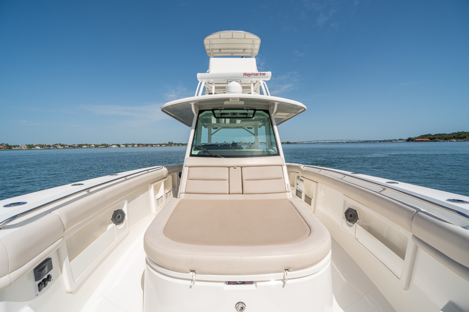 Boston Whaler 380 Outrage - Worth the Tiempo