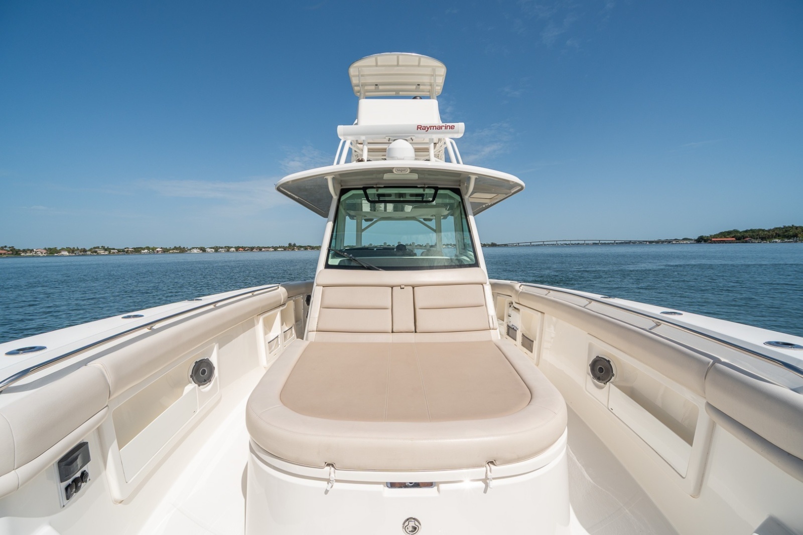 Boston Whaler 380 Outrage - Worth the Tiempo