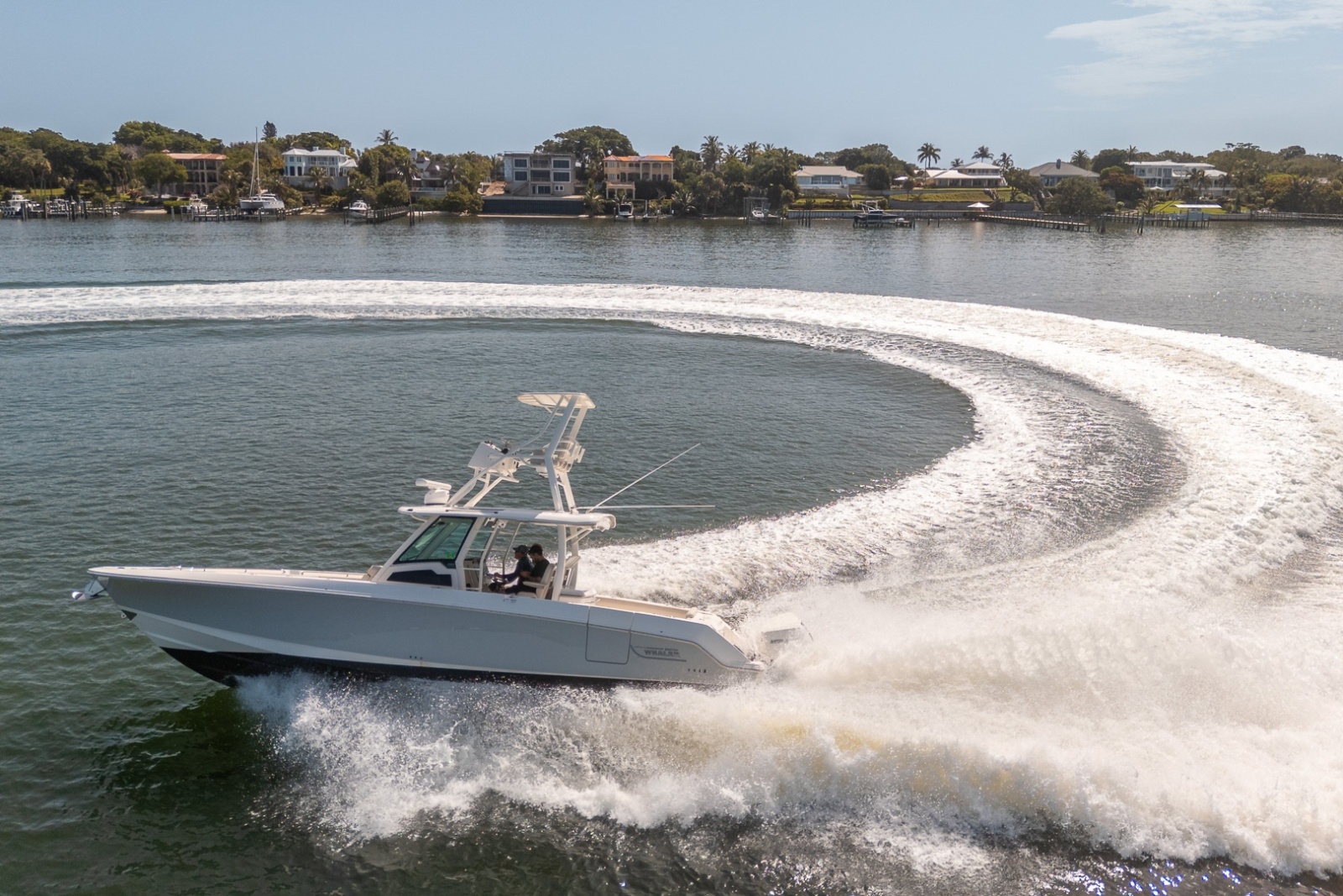 Boston Whaler 380 Outrage - Worth the Tiempo
