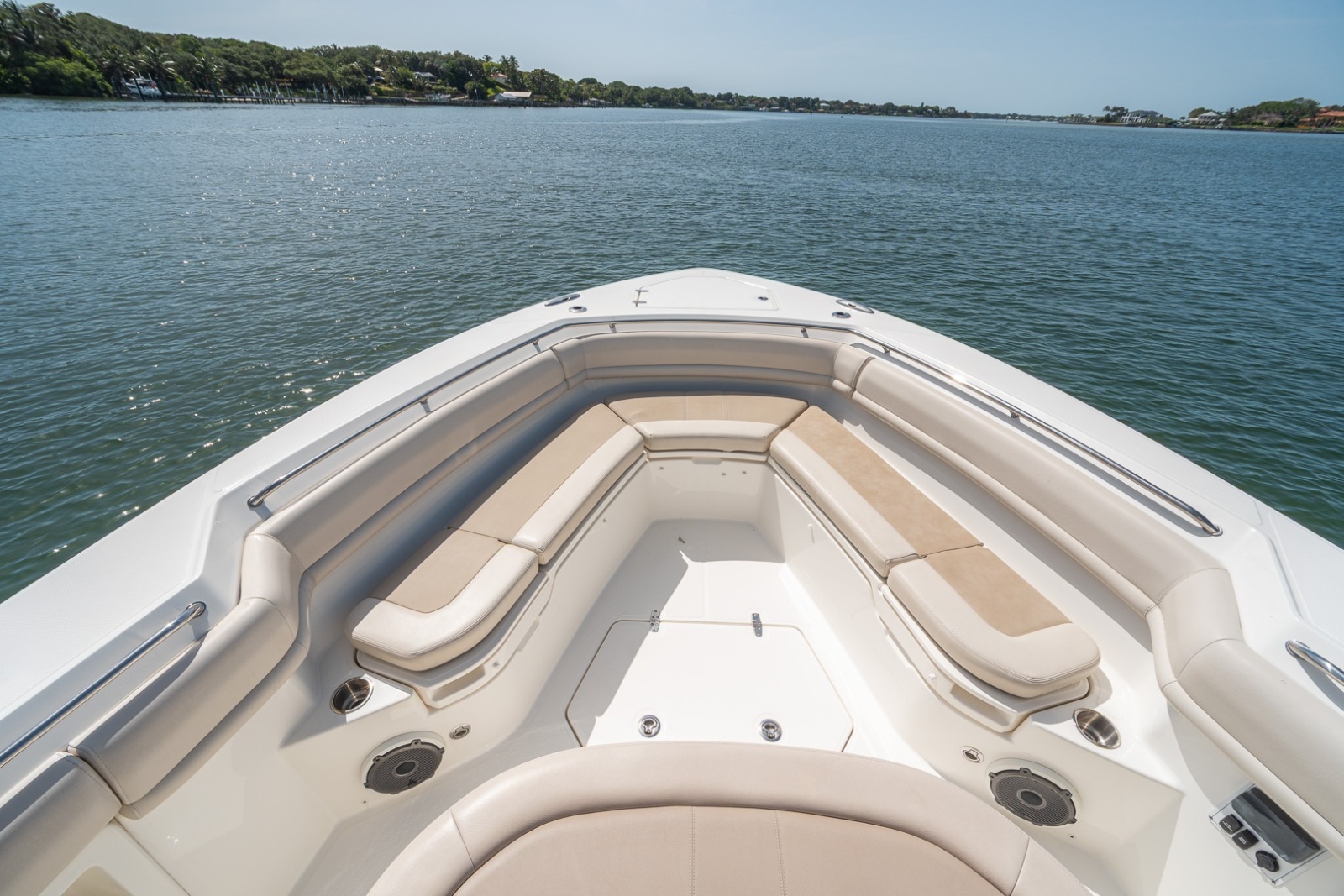 Boston Whaler 380 Outrage - Worth the Tiempo