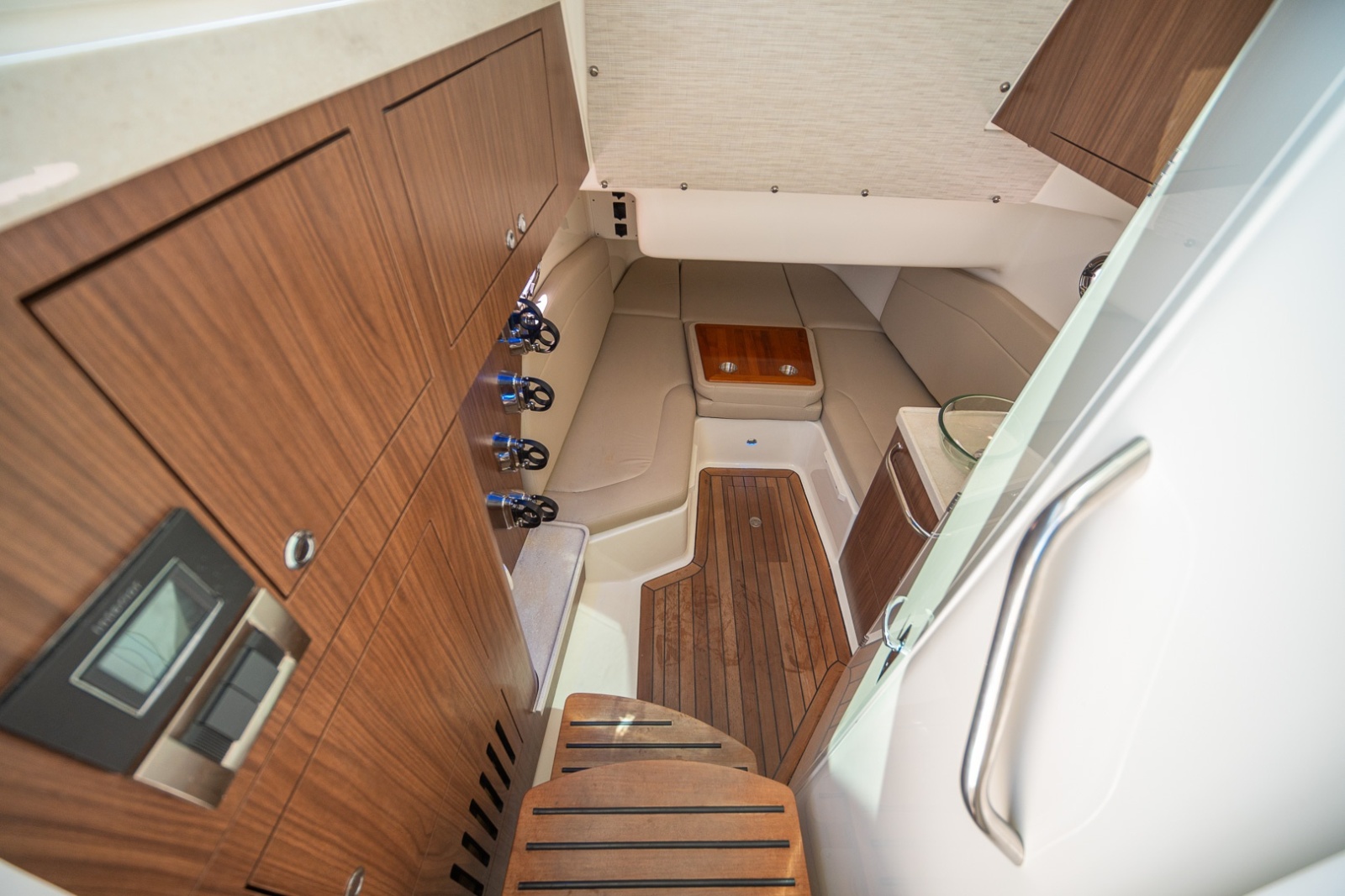 Boston Whaler 380 Outrage - Worth the Tiempo