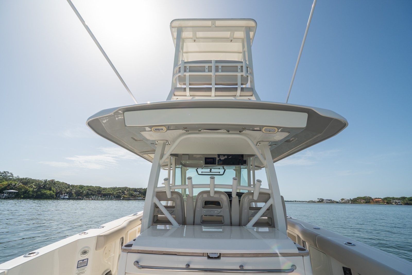 Boston Whaler 380 Outrage - Worth the Tiempo
