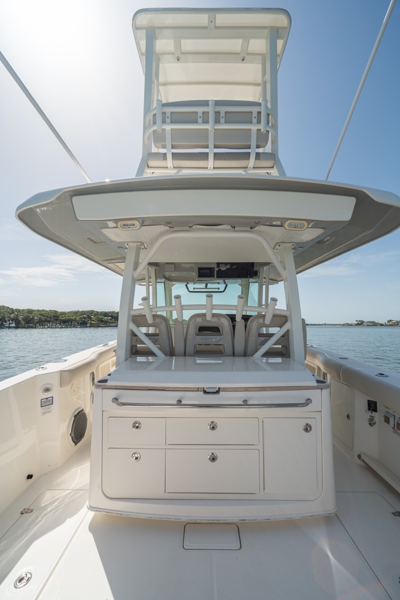 Boston Whaler 380 Outrage - Worth the Tiempo
