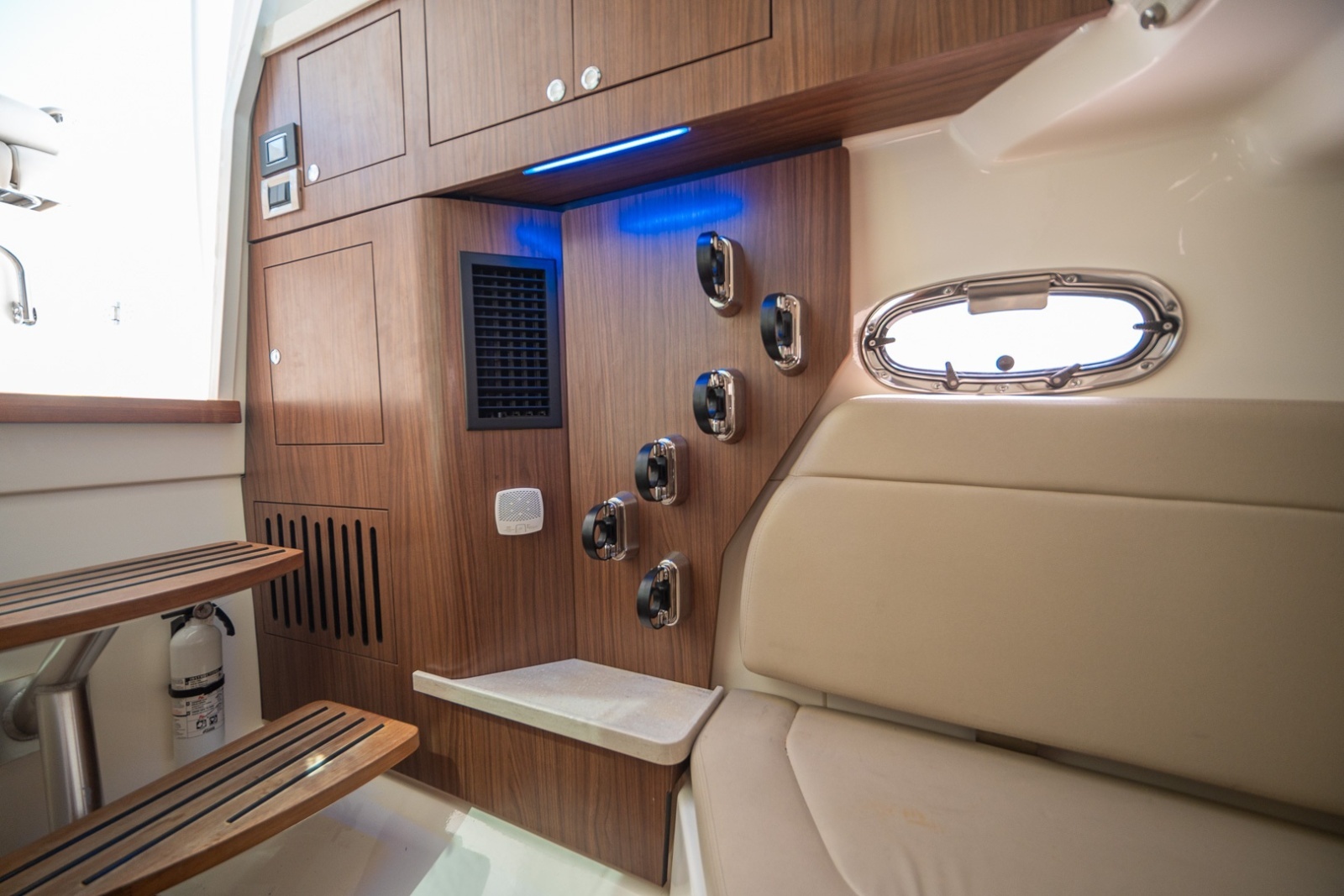 Boston Whaler 380 Outrage - Worth the Tiempo