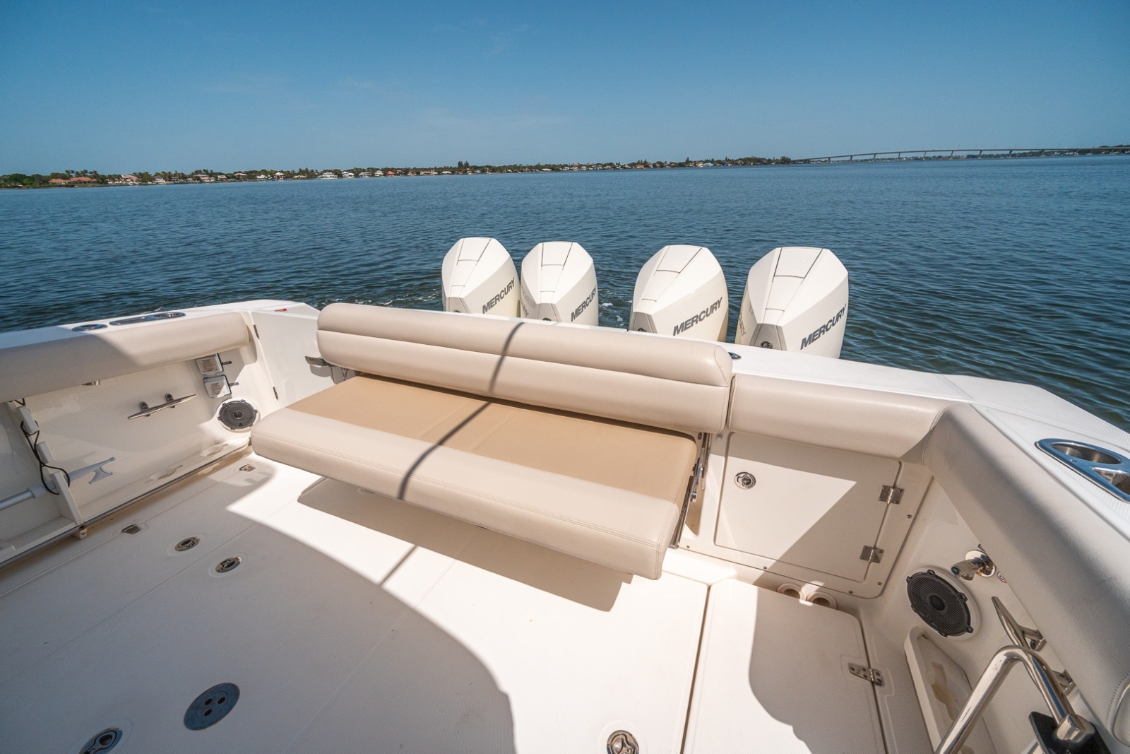 Boston Whaler 380 Outrage - Worth the Tiempo