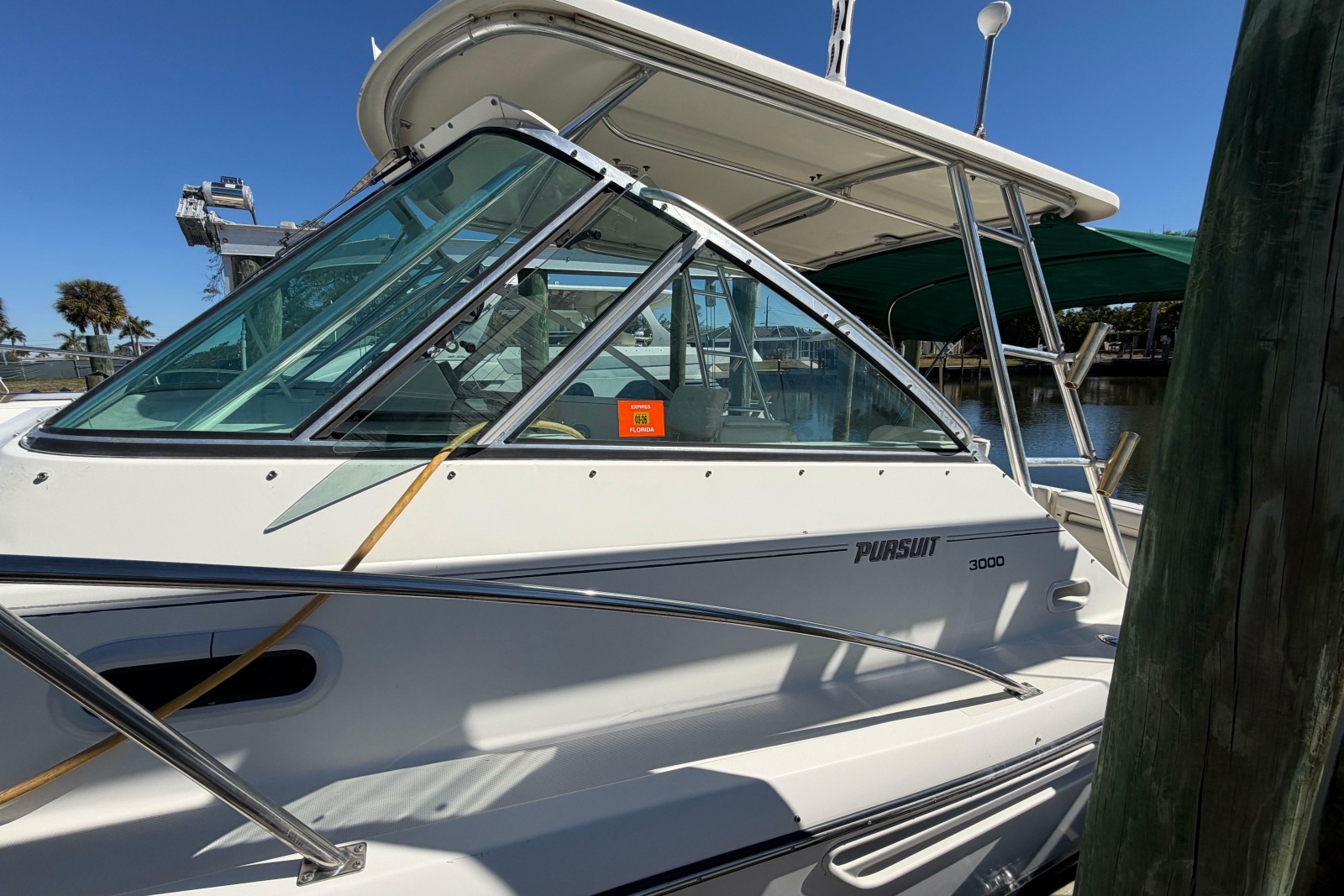 2001 Pursuit 3000 Express