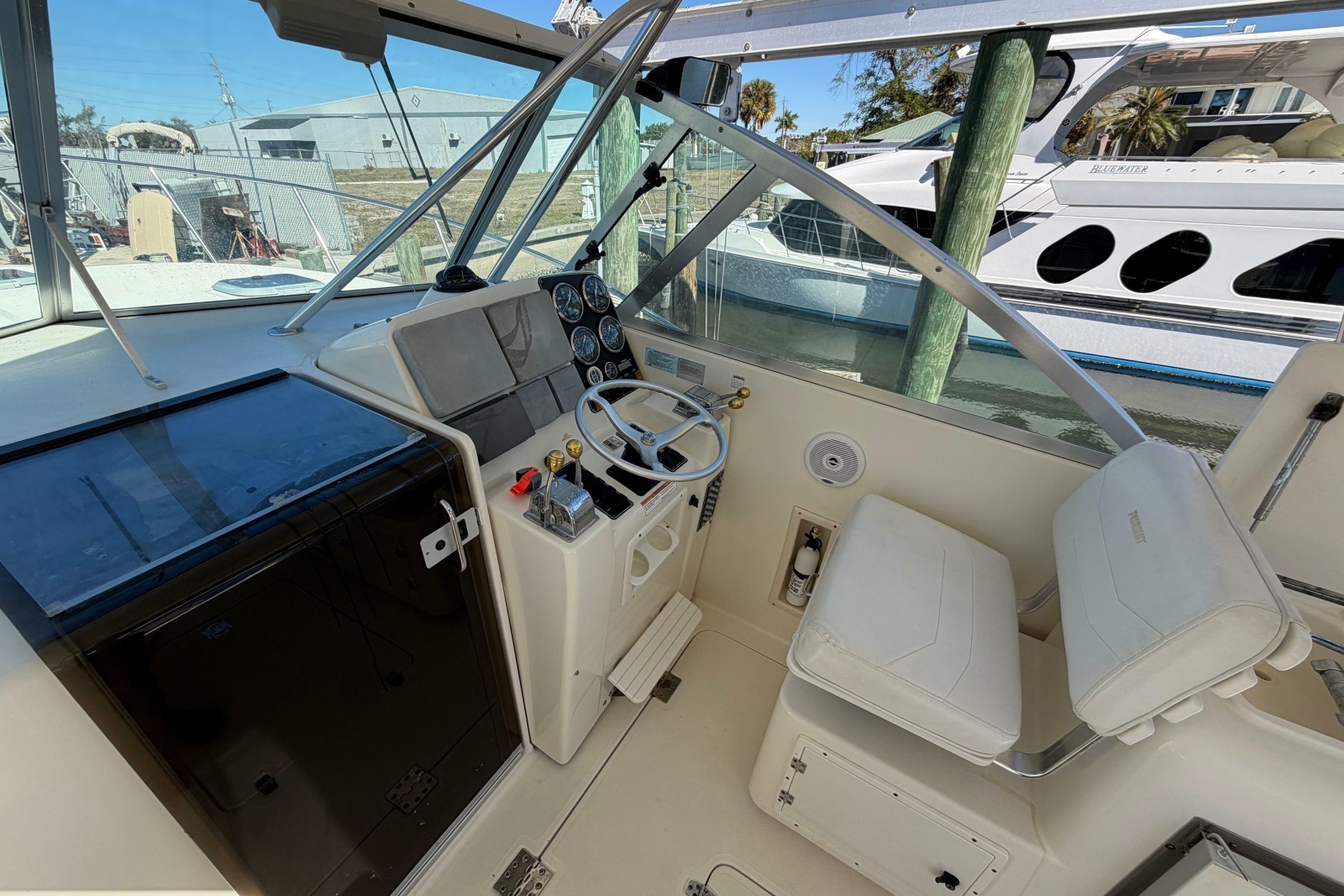 2001 Pursuit 3000 Express