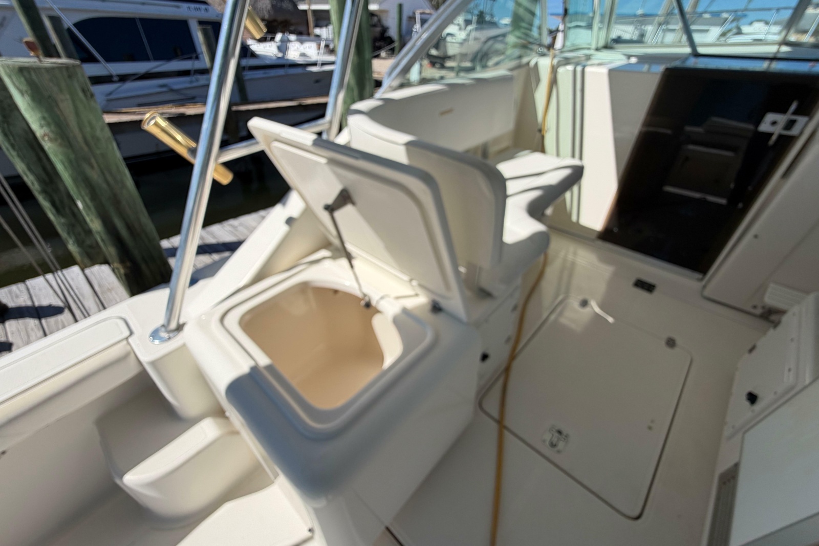 2001 Pursuit 3000 Express