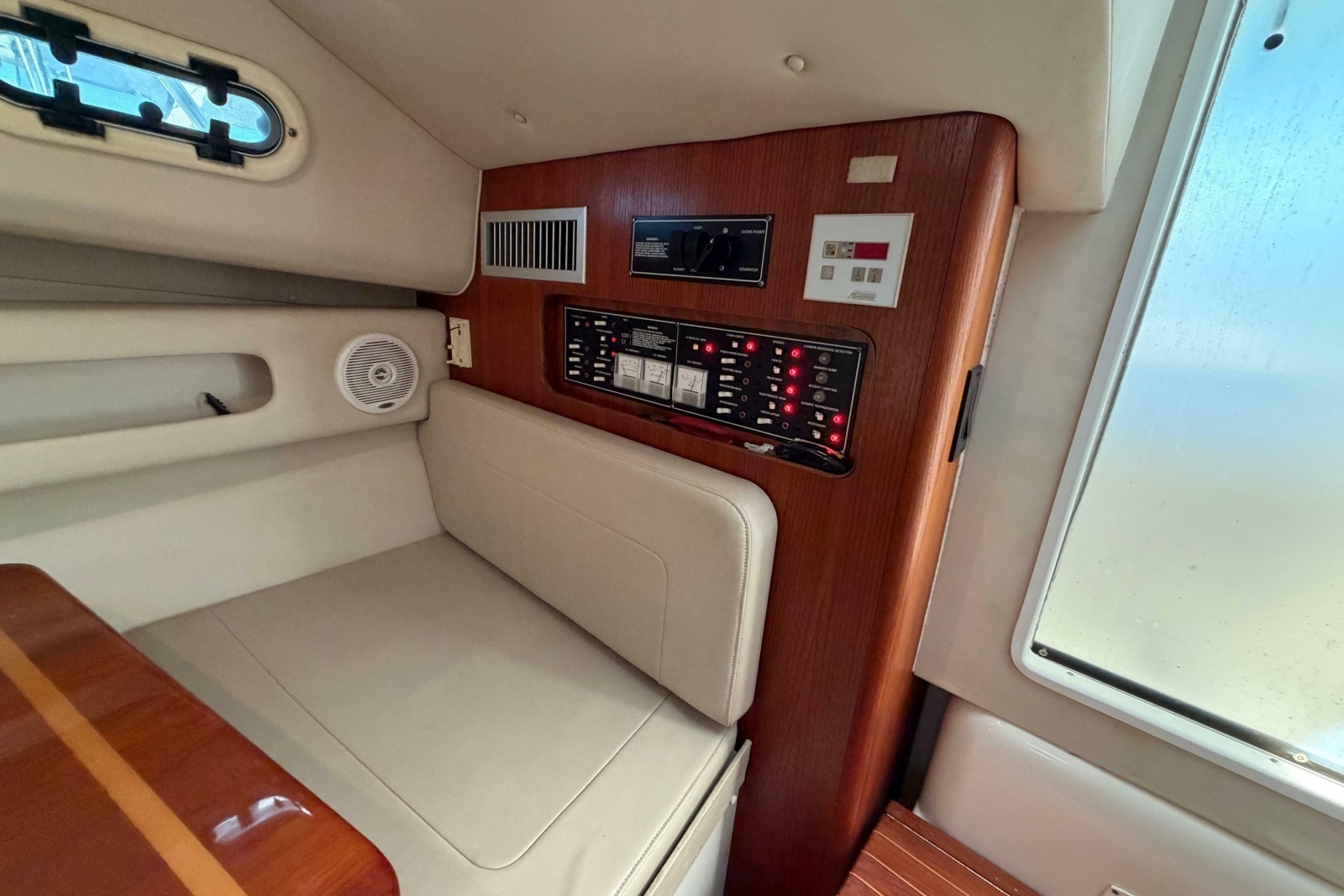 2001 Pursuit 3000 Express