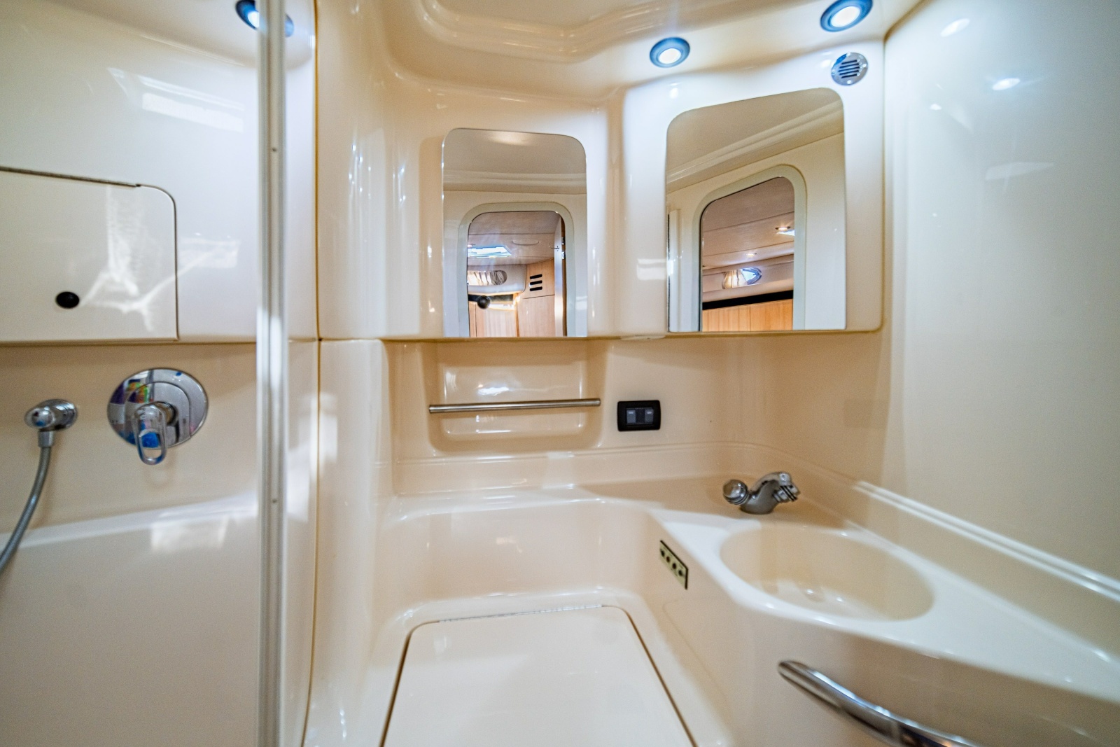 2001 Sea Ray 380 Sundancer