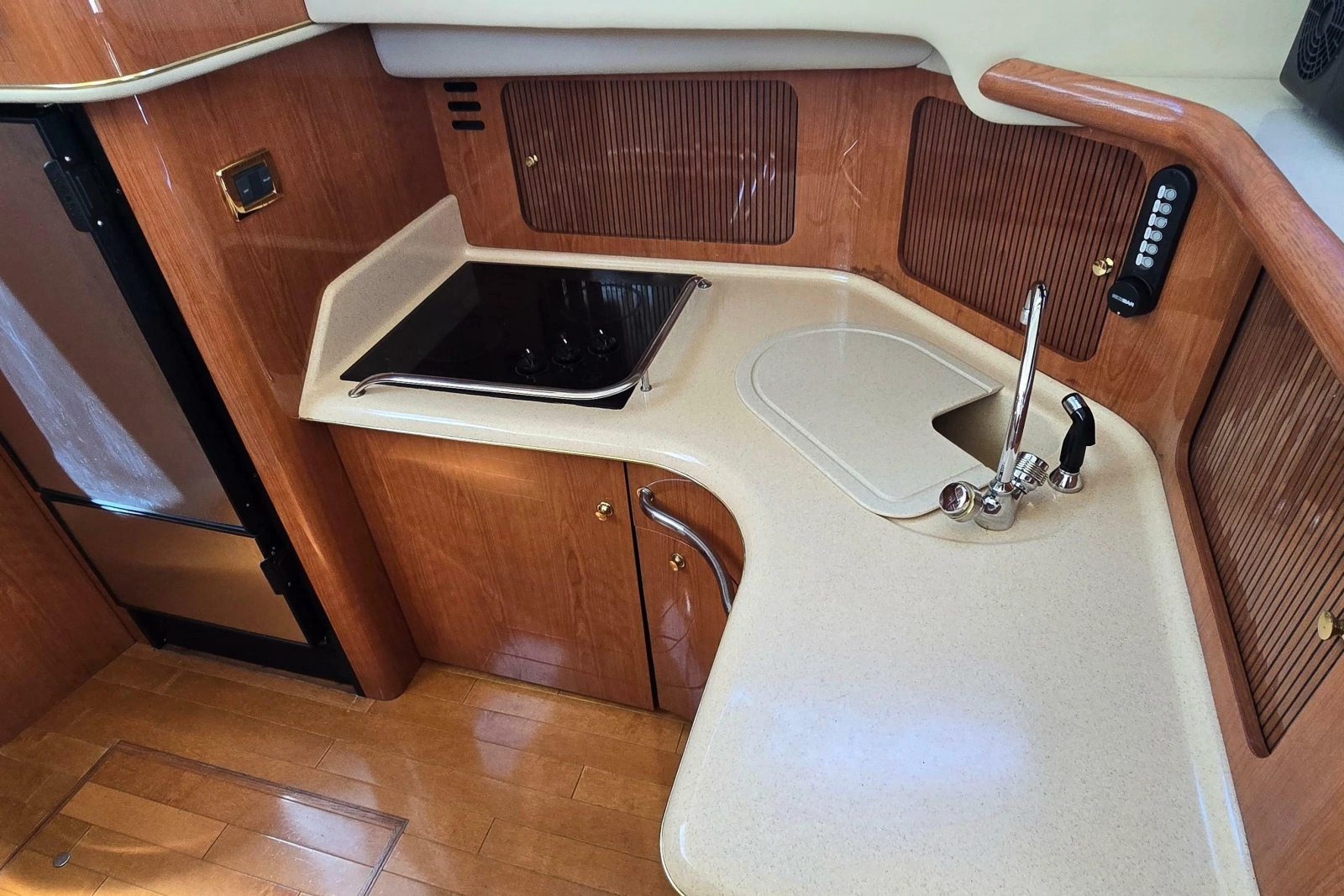 2001 Sea Ray 400 Sedan Bridge