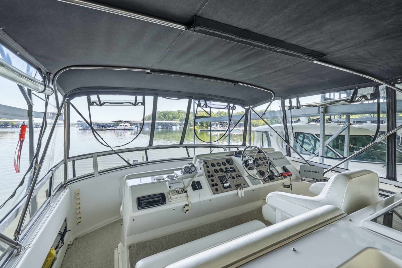 2000 Carver 406 Aft Cabin Motor Yacht