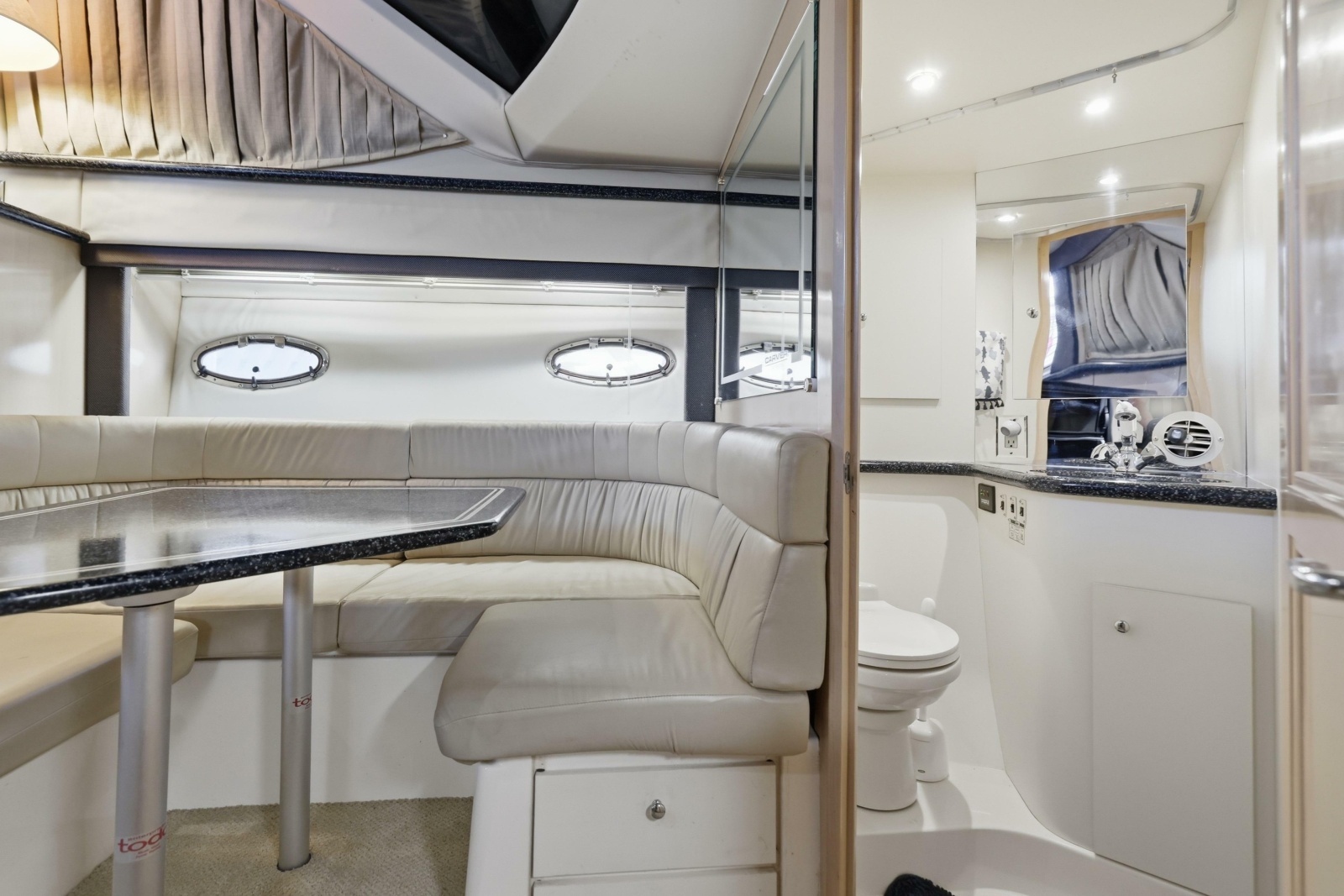 2000 Carver 406 Aft Cabin Motor Yacht