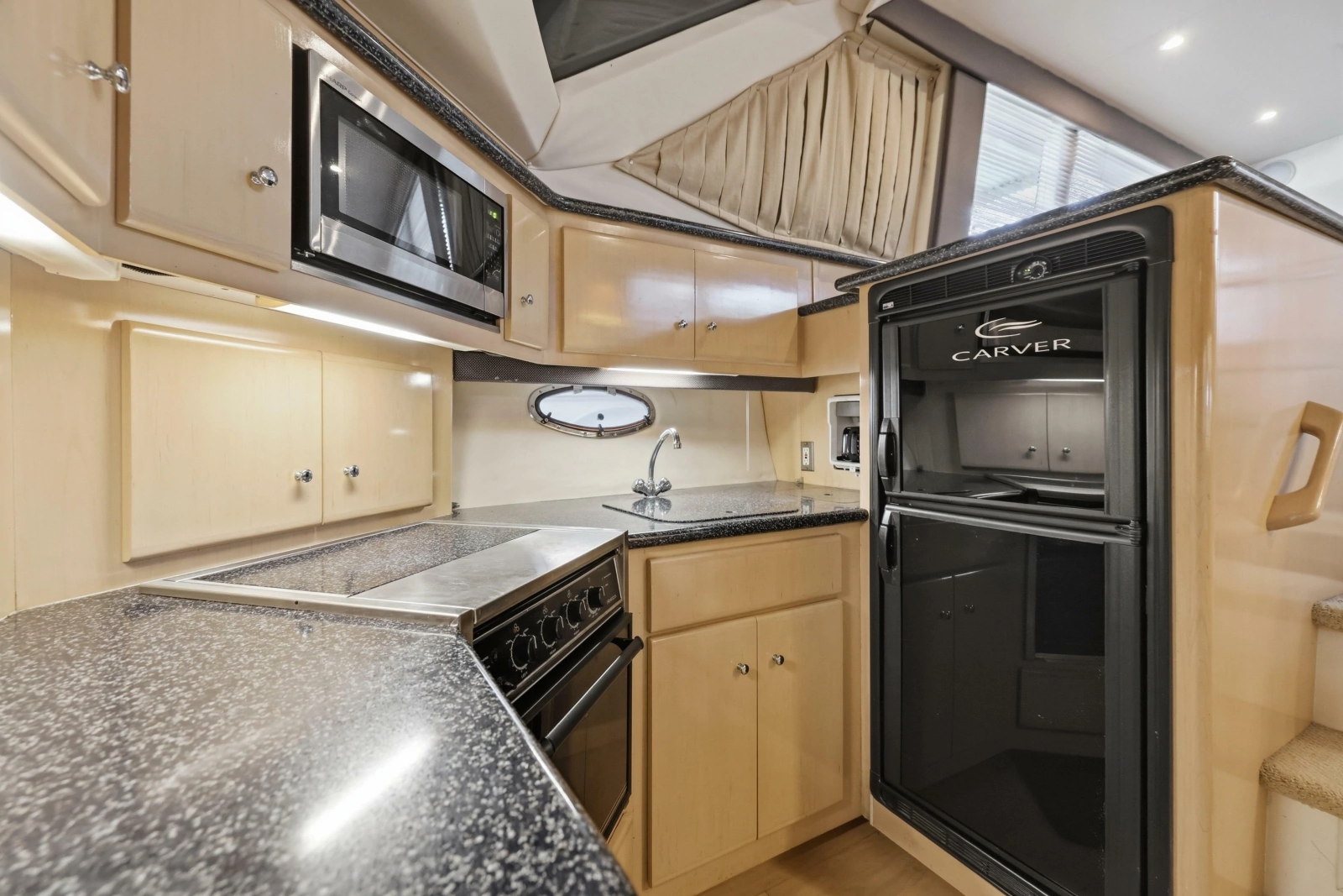 2000 Carver 406 Aft Cabin Motor Yacht