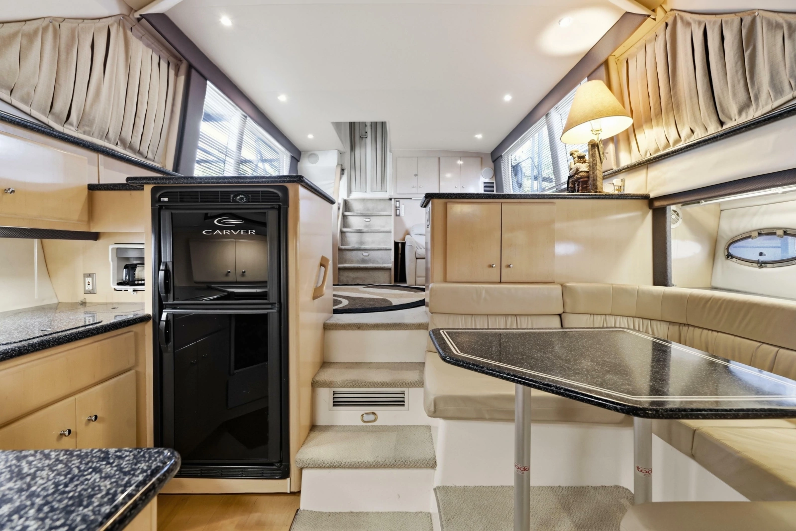 2000 Carver 406 Aft Cabin Motor Yacht