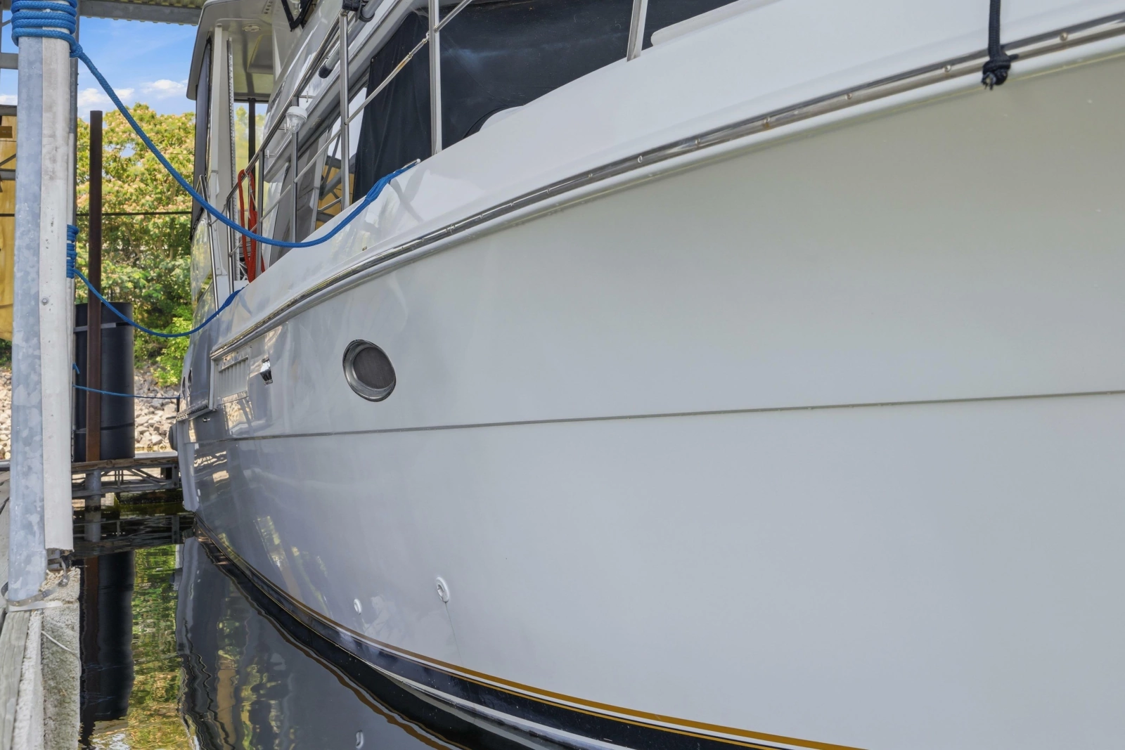 2000 Carver 406 Aft Cabin Motor Yacht