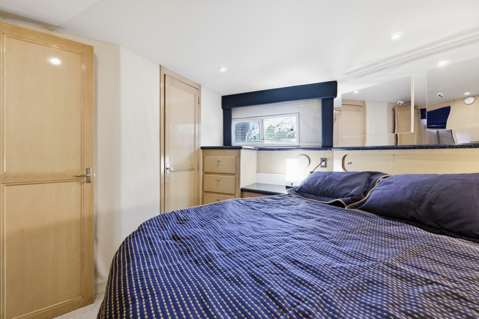 2000 Carver 406 Aft Cabin Motor Yacht