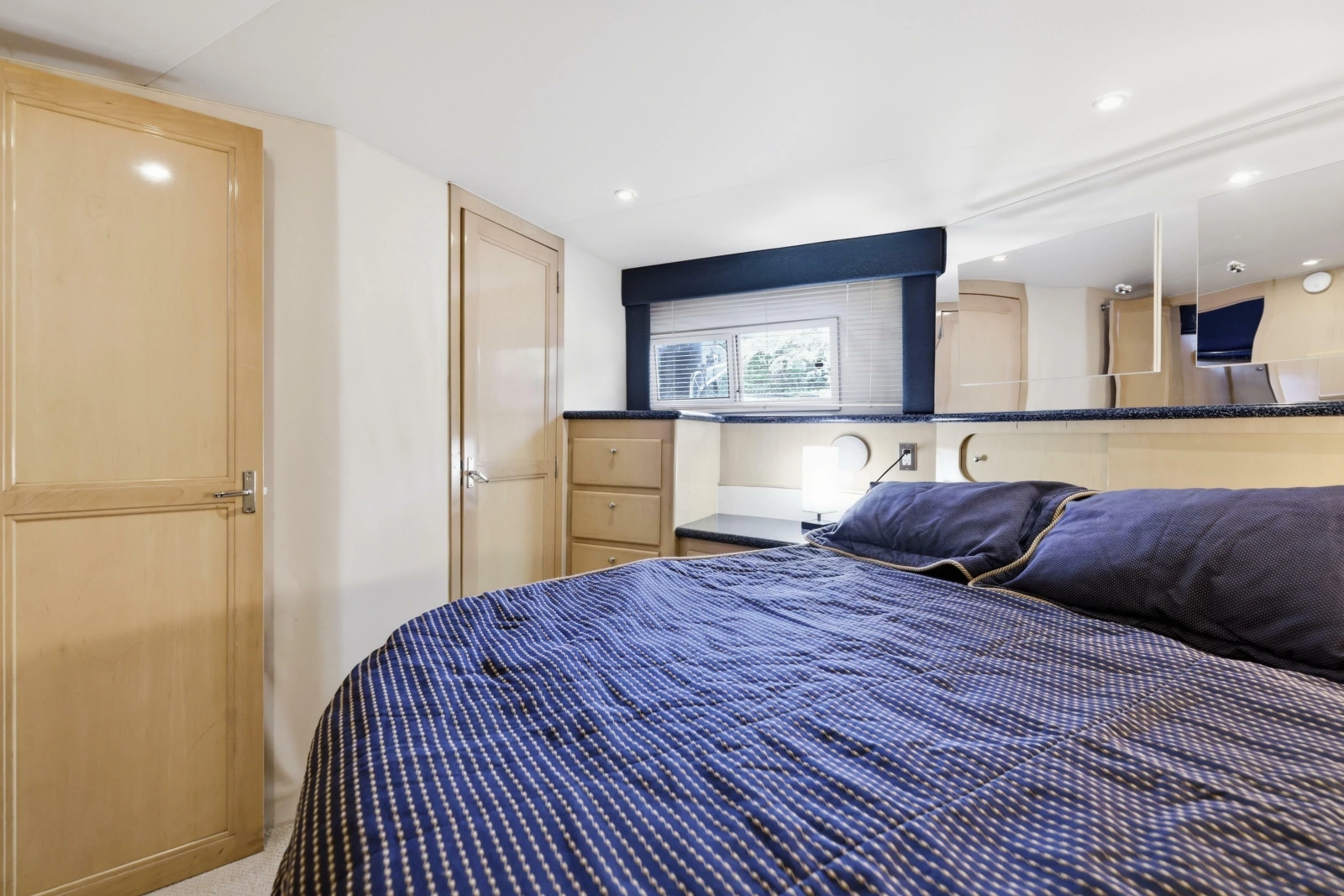 2000 Carver 406 Aft Cabin Motor Yacht