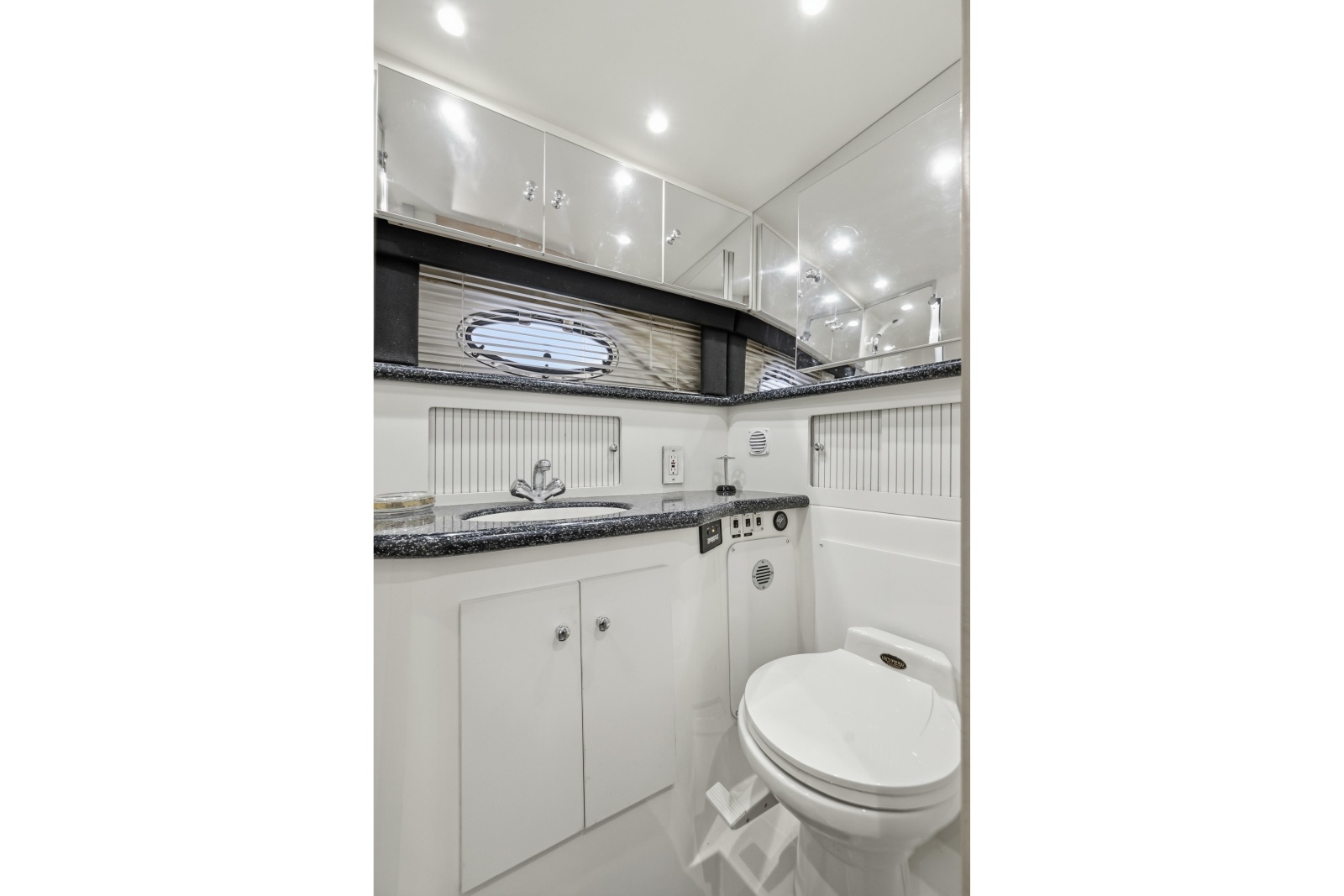 2000 Carver 406 Aft Cabin Motor Yacht