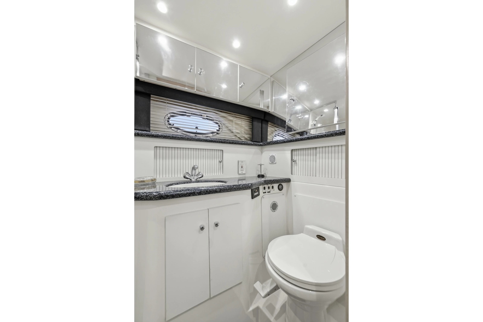 2000 Carver 406 Aft Cabin Motor Yacht