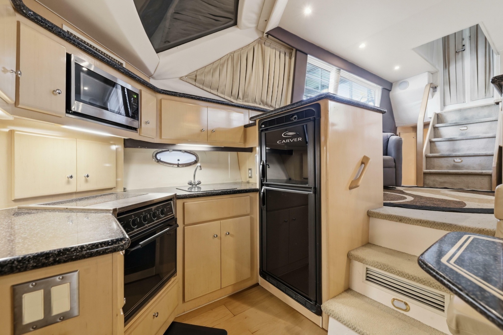 2000 Carver 406 Aft Cabin Motor Yacht