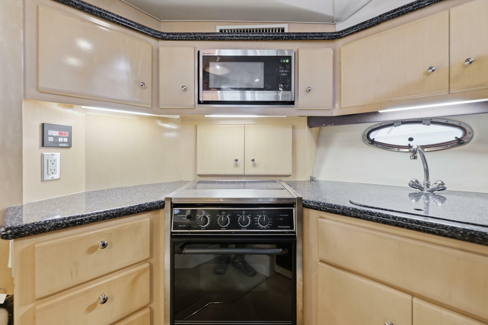 2000 Carver 406 Aft Cabin Motor Yacht