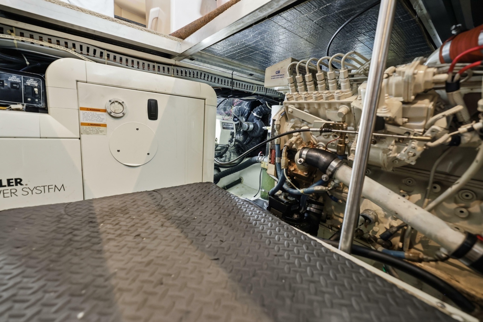 2000 Carver 406 Aft Cabin Motor Yacht