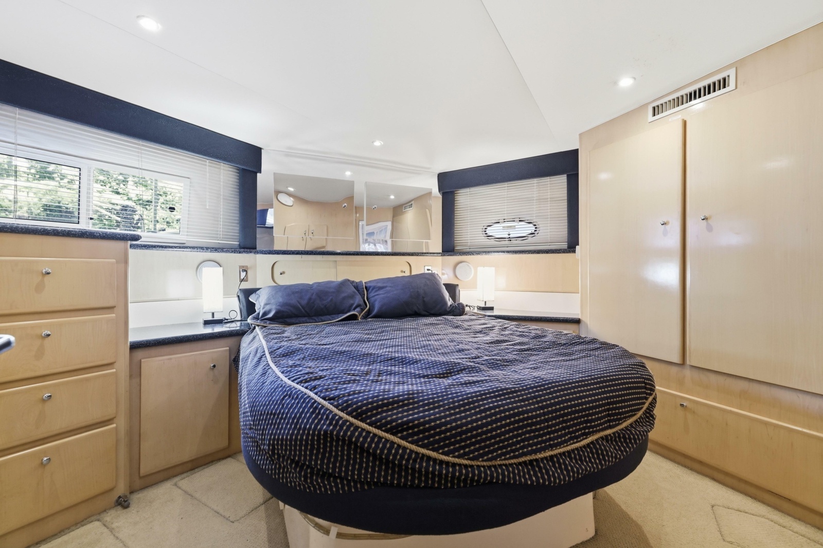 2000 Carver 406 Aft Cabin Motor Yacht