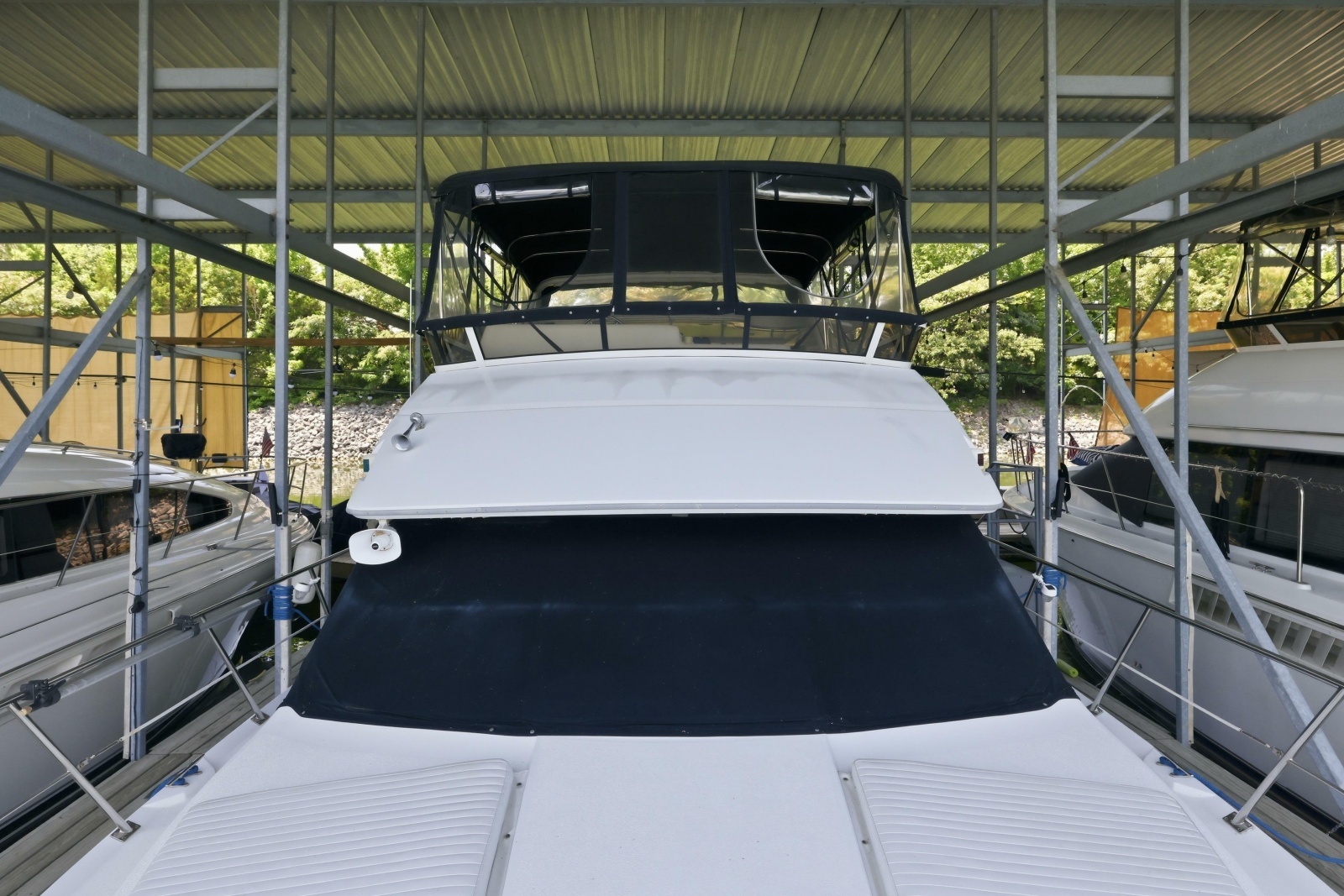 2000 Carver 406 Aft Cabin Motor Yacht