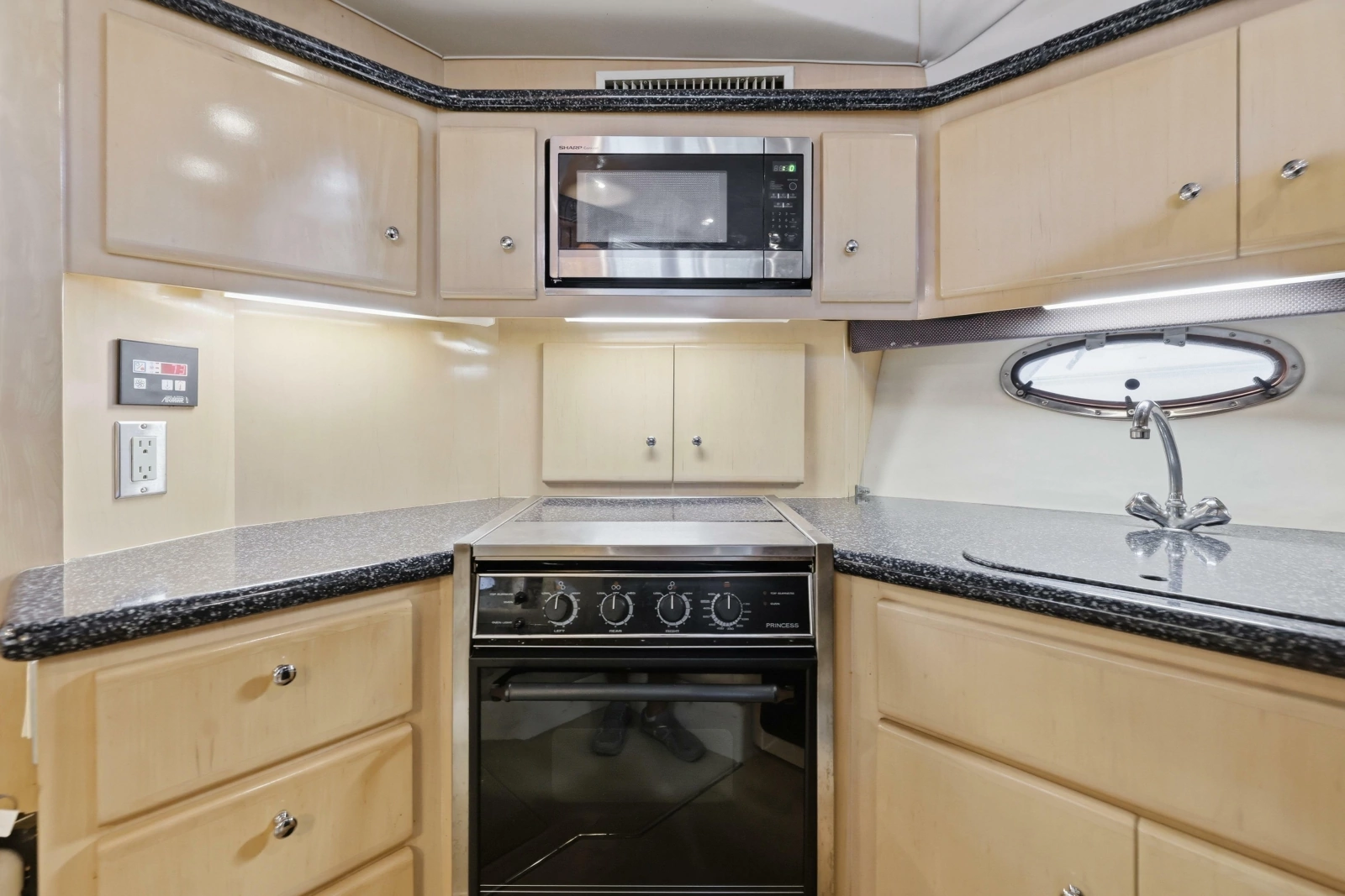 2000 Carver 406 Aft Cabin Motor Yacht