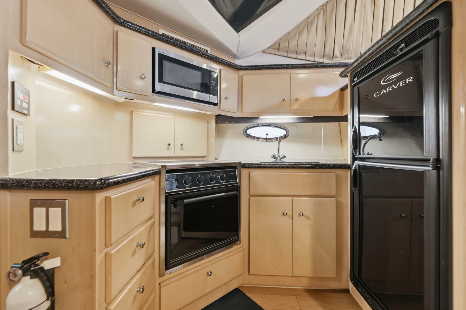2000 Carver 406 Aft Cabin Motor Yacht