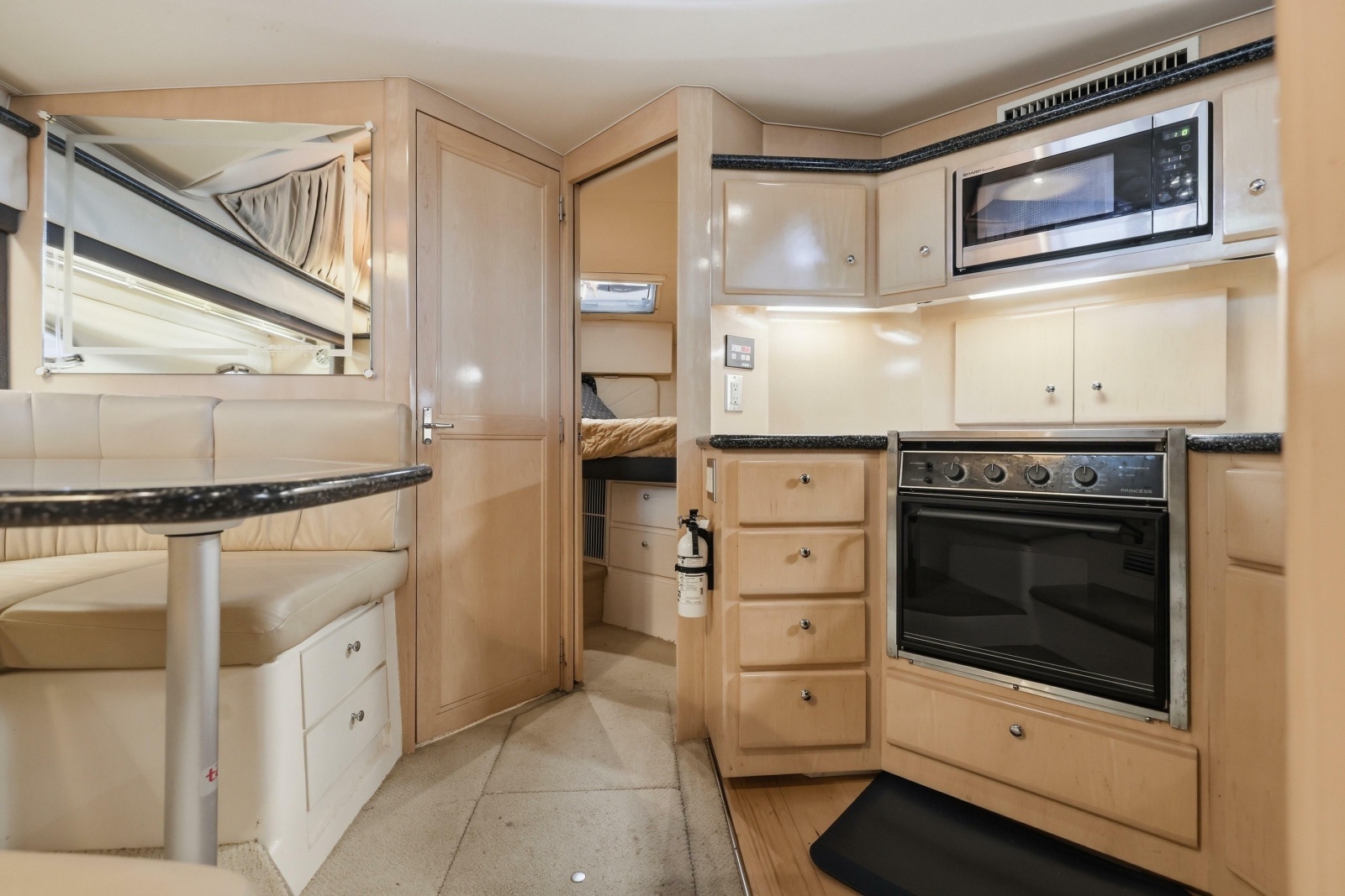 2000 Carver 406 Aft Cabin Motor Yacht