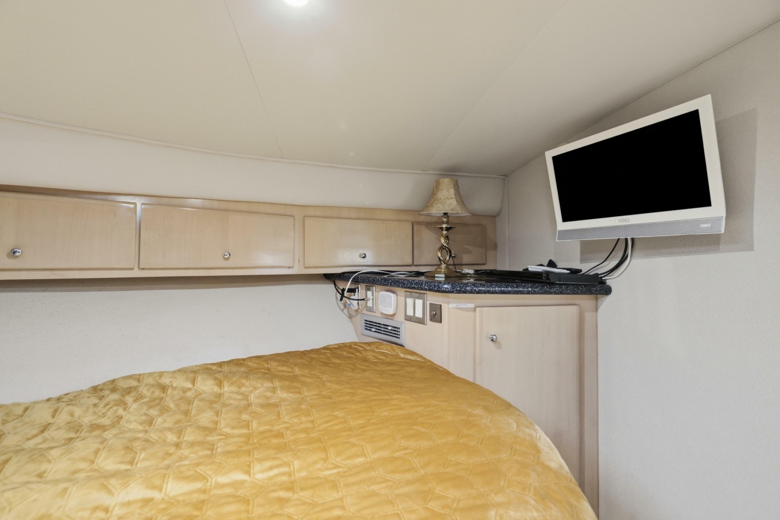 2000 Carver 406 Aft Cabin Motor Yacht