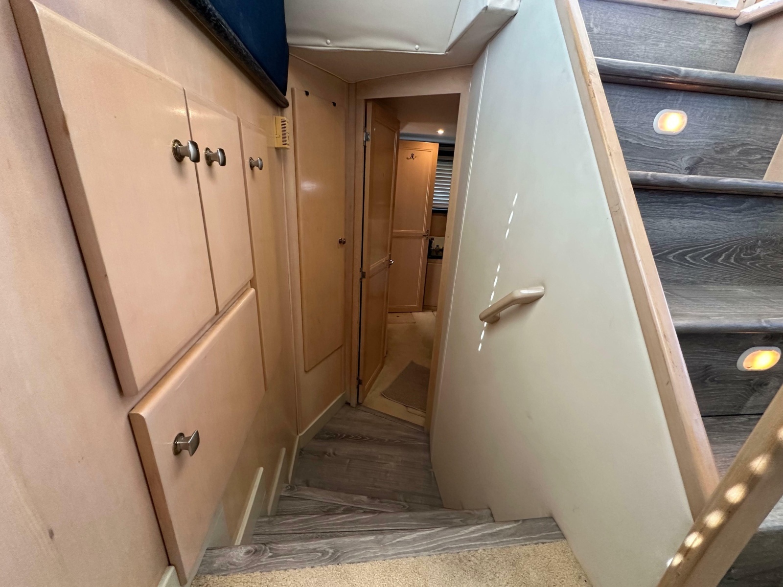 2000 Carver 406 Motor Yacht