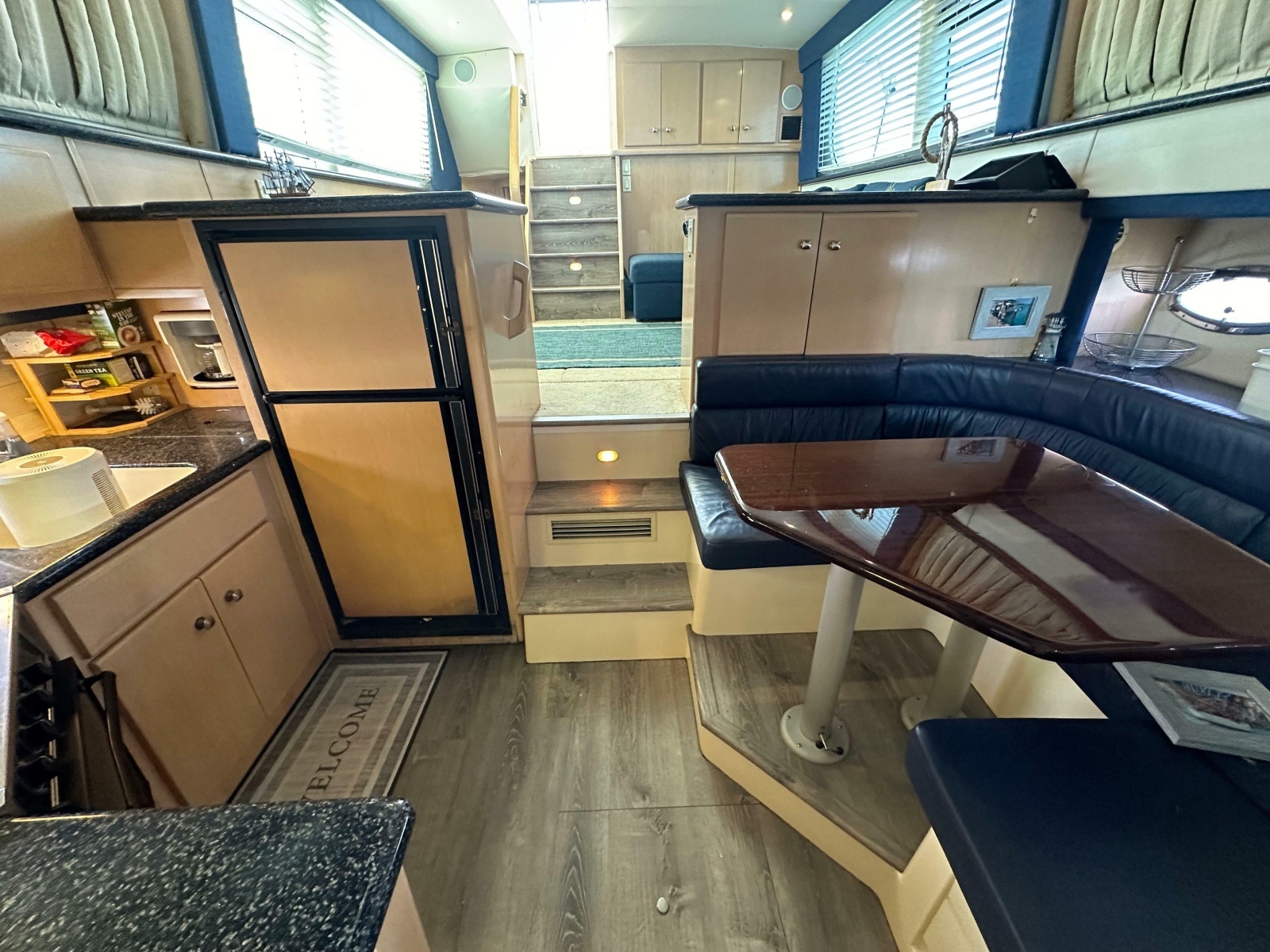 2000 Carver 406 Motor Yacht