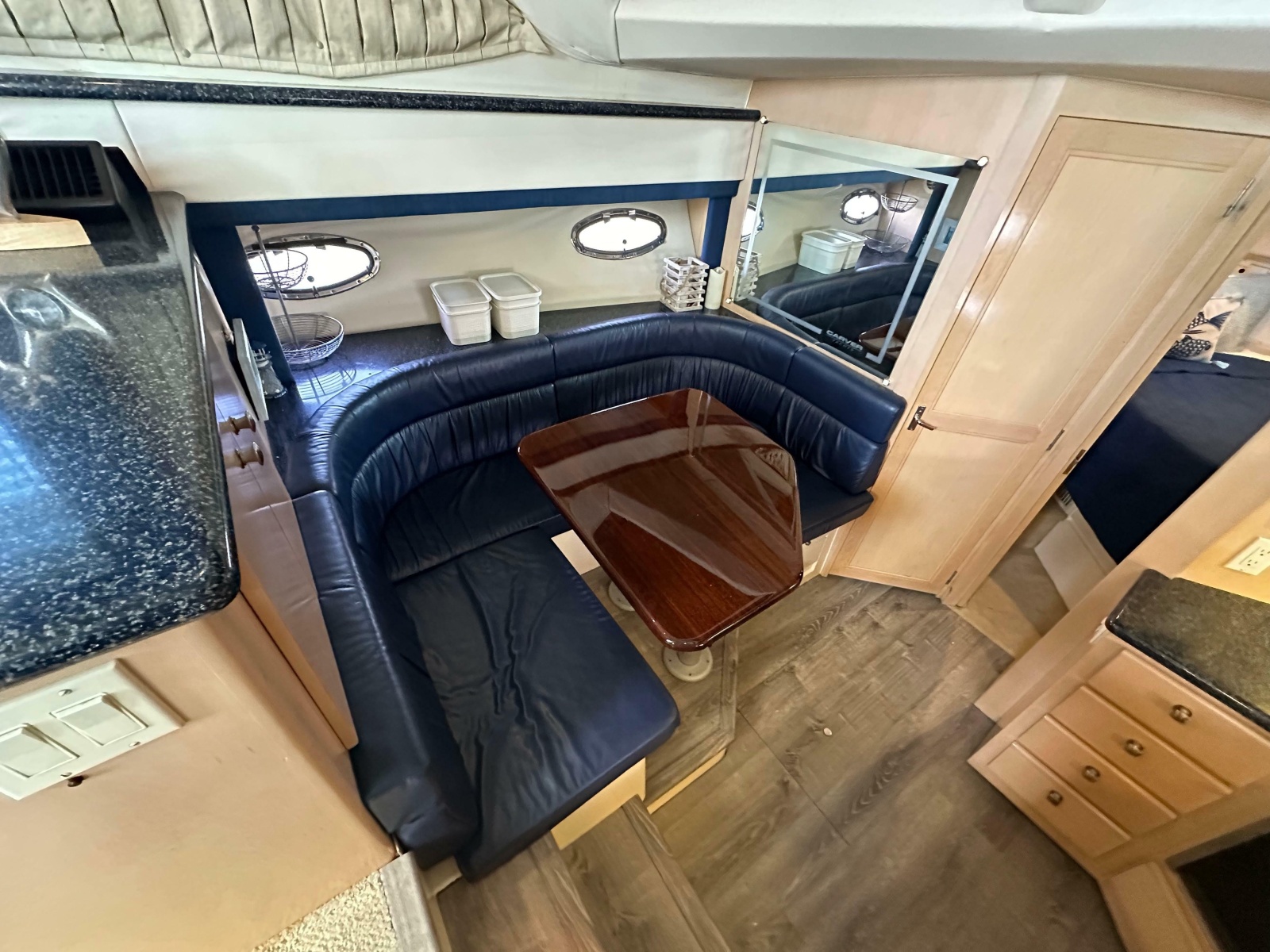 2000 Carver 406 Motor Yacht