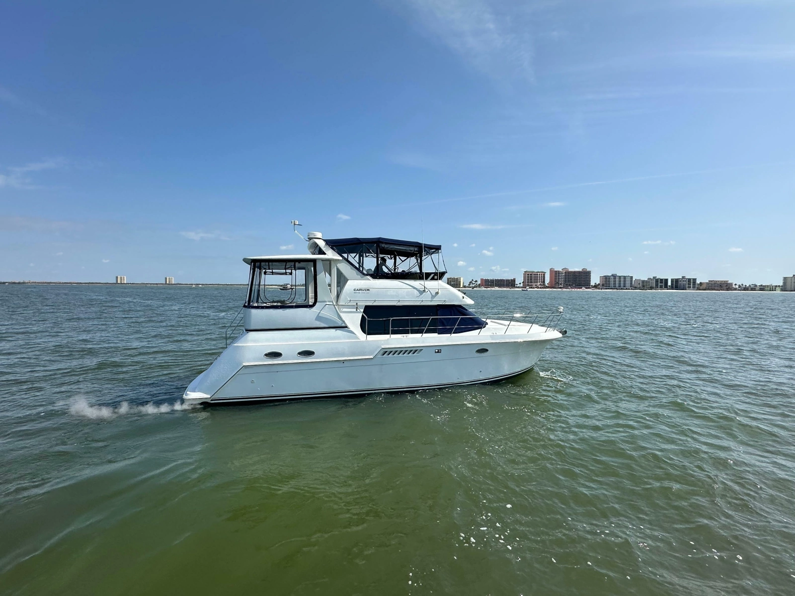 2000 Carver 406 Aft Cabin Motor Yacht