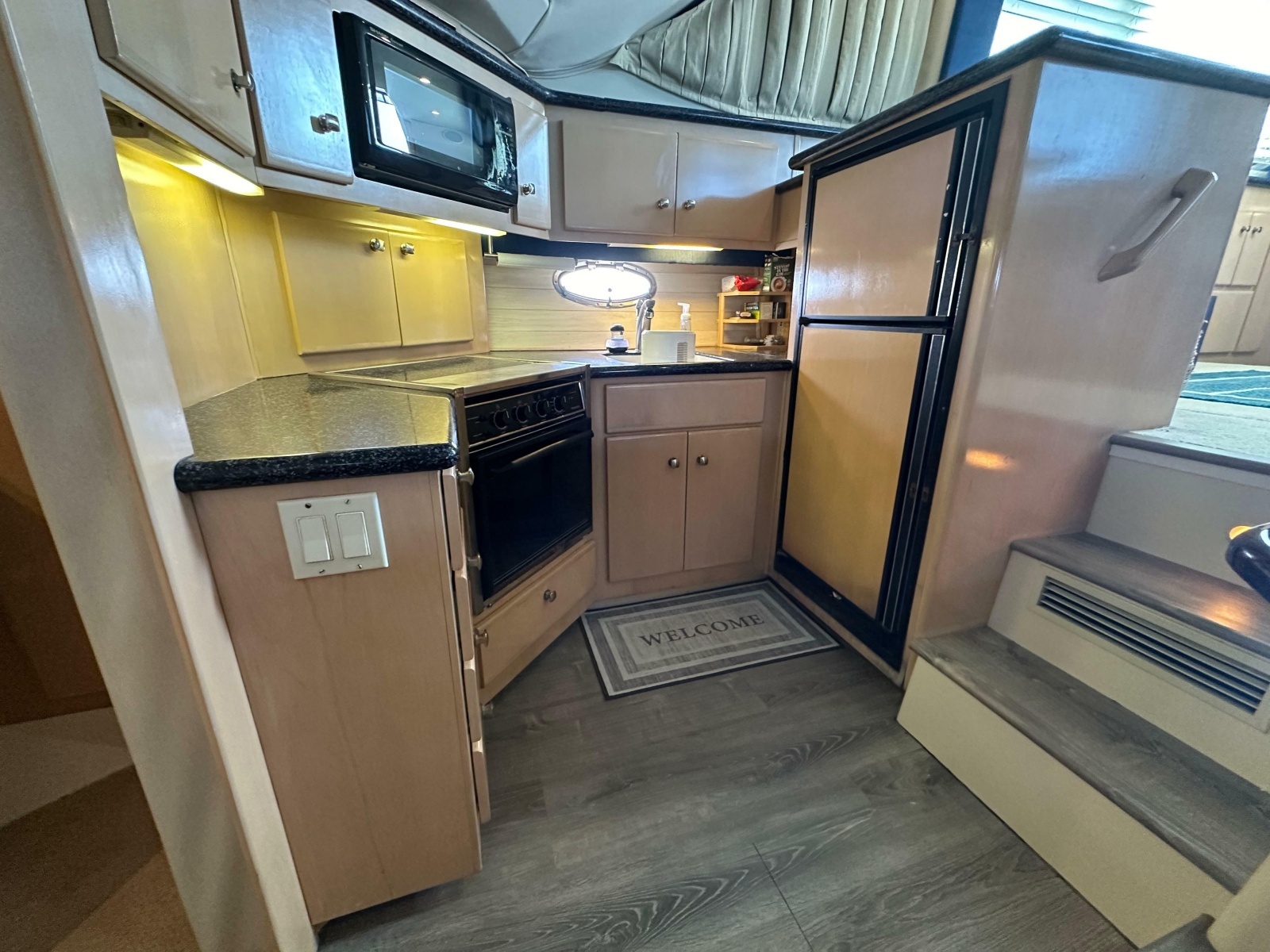2000 Carver 406 Motor Yacht