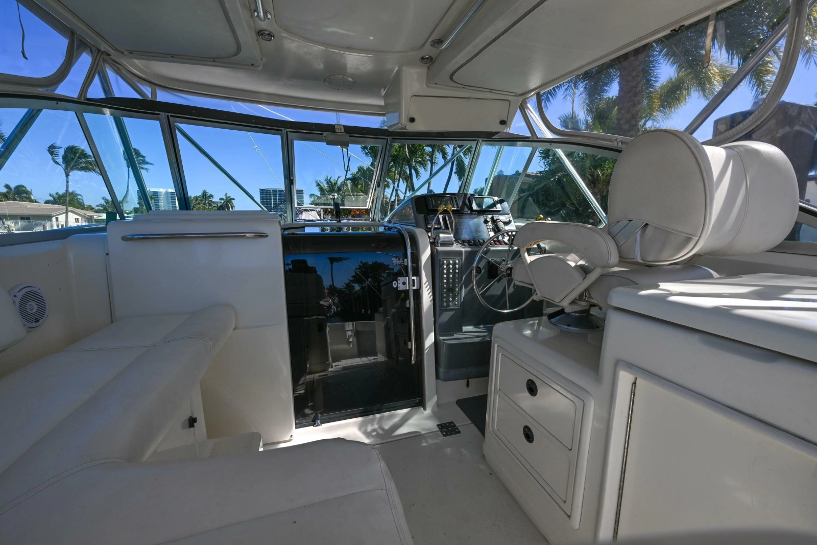 2000 Pursuit 3400 Express