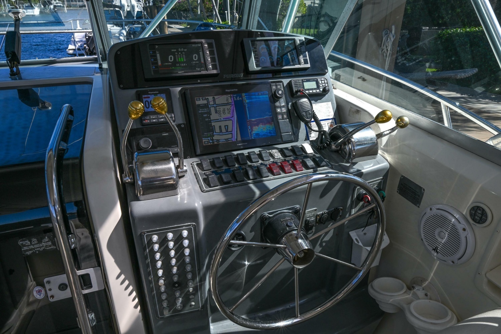 2000 Pursuit 3400 Express