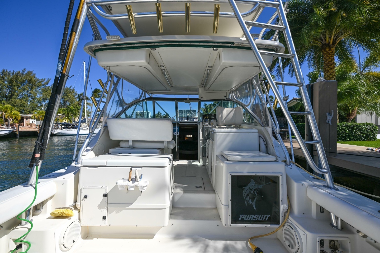 2000 Pursuit 3400 Express