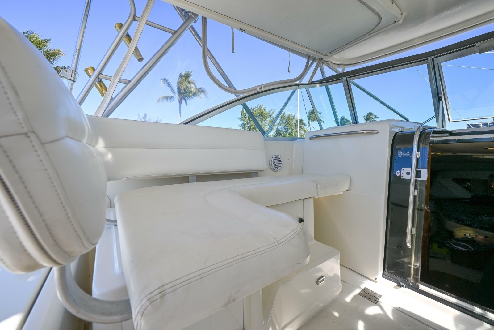 2000 Pursuit 3400 Express
